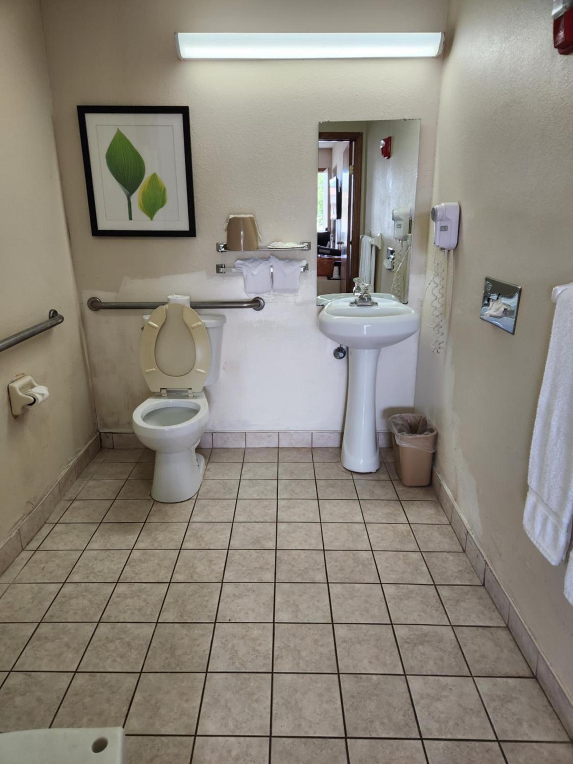 WestSpring Inn - Westlake Cleveland photo 10