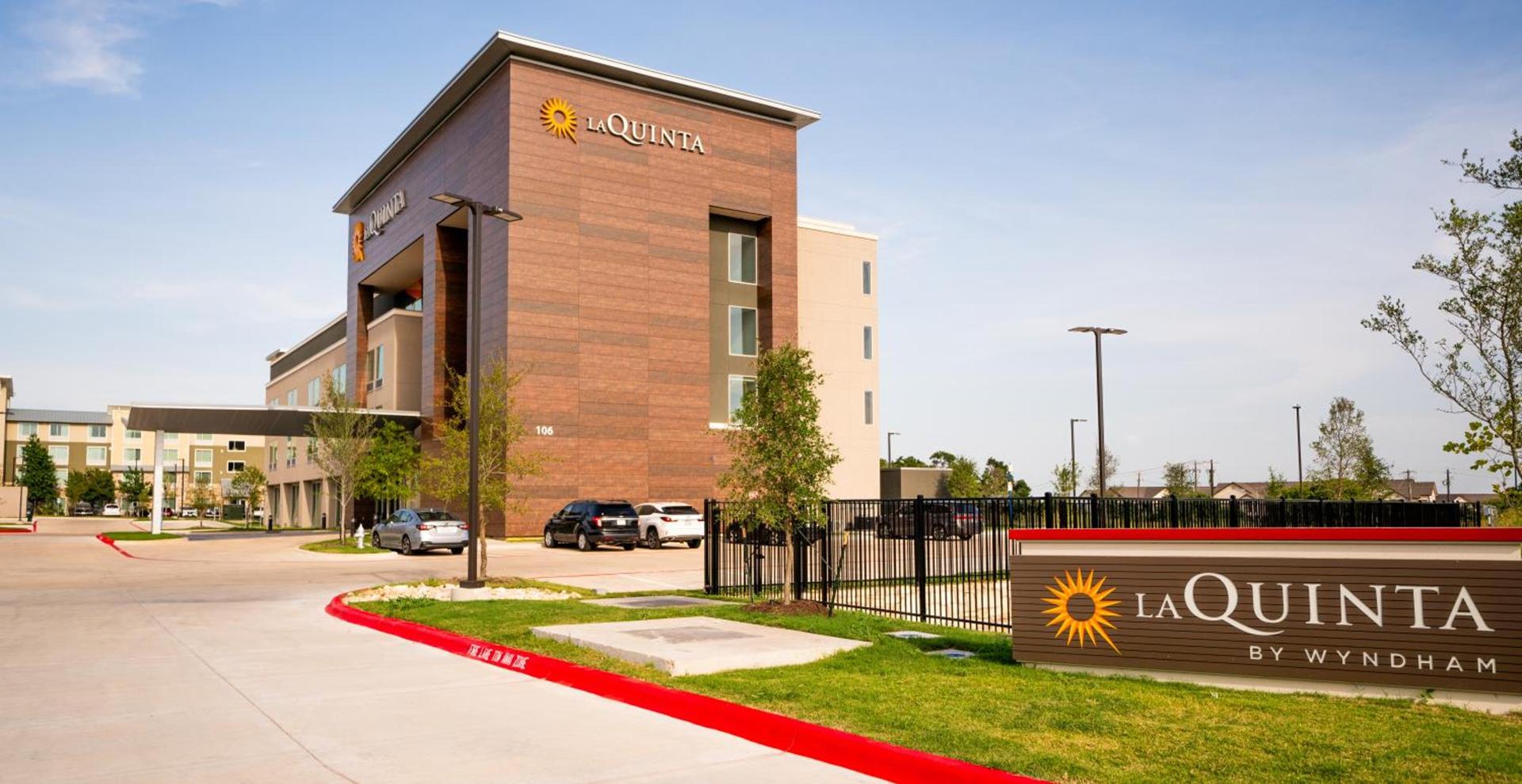 La Quinta Inn & Suites by Wyndham Austin Parmer Tech Ridge photo 33