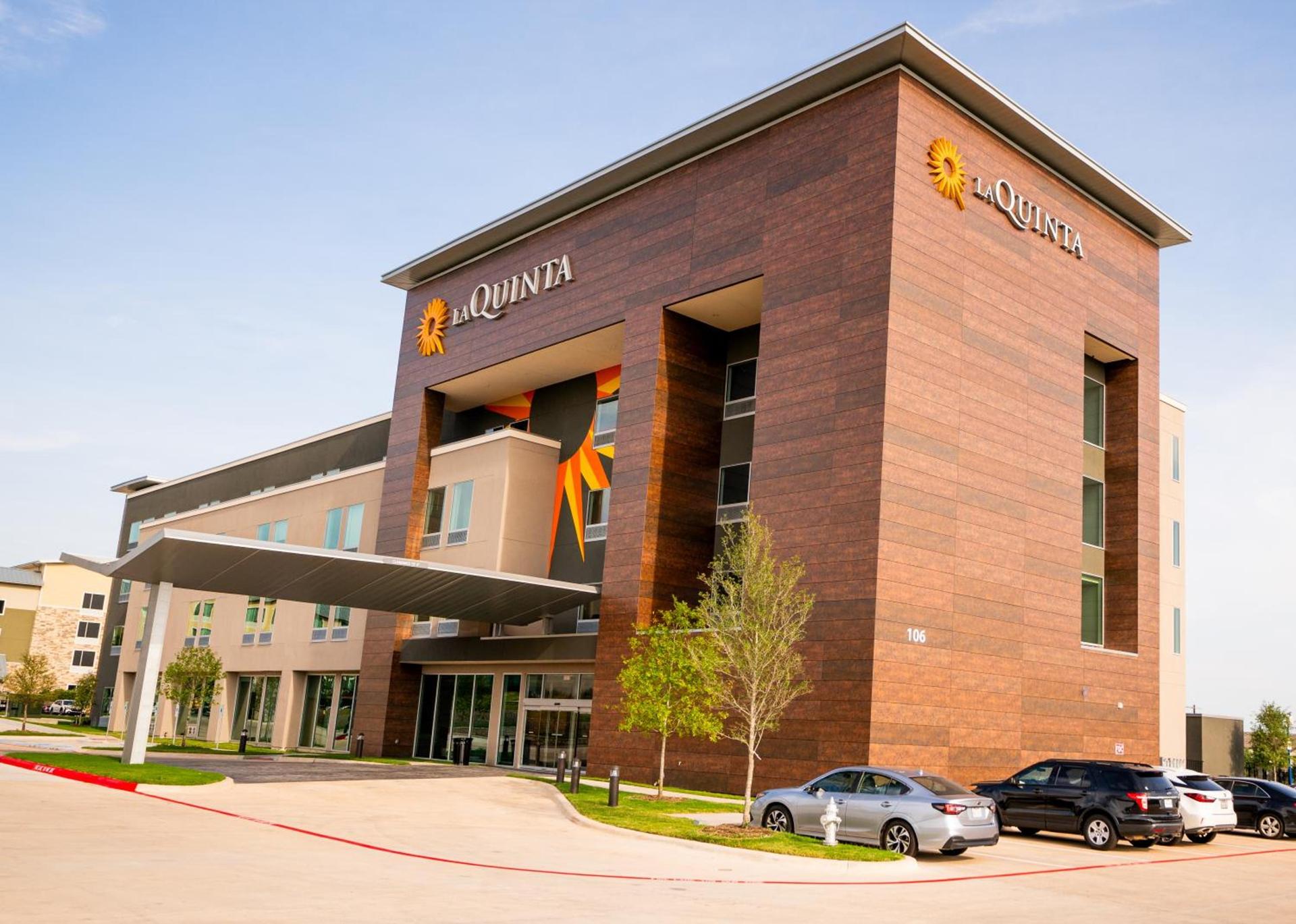 La Quinta Inn & Suites by Wyndham Austin Parmer Tech Ridge photo 34