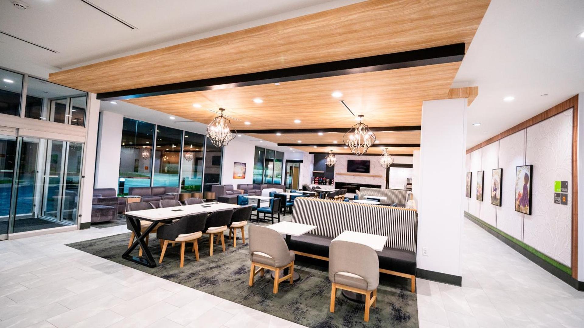 La Quinta Inn & Suites by Wyndham Austin Parmer Tech Ridge photo 40
