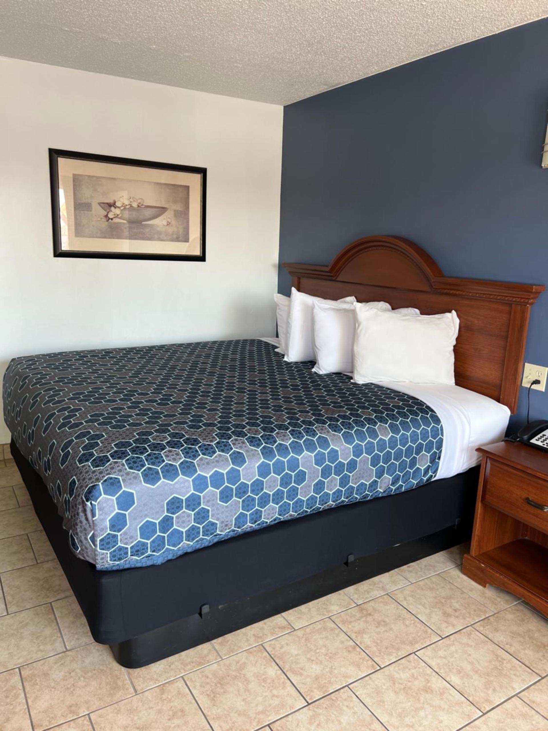 Budget Inn photo 2