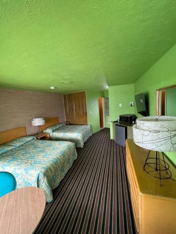Caribbean Motel photo 18