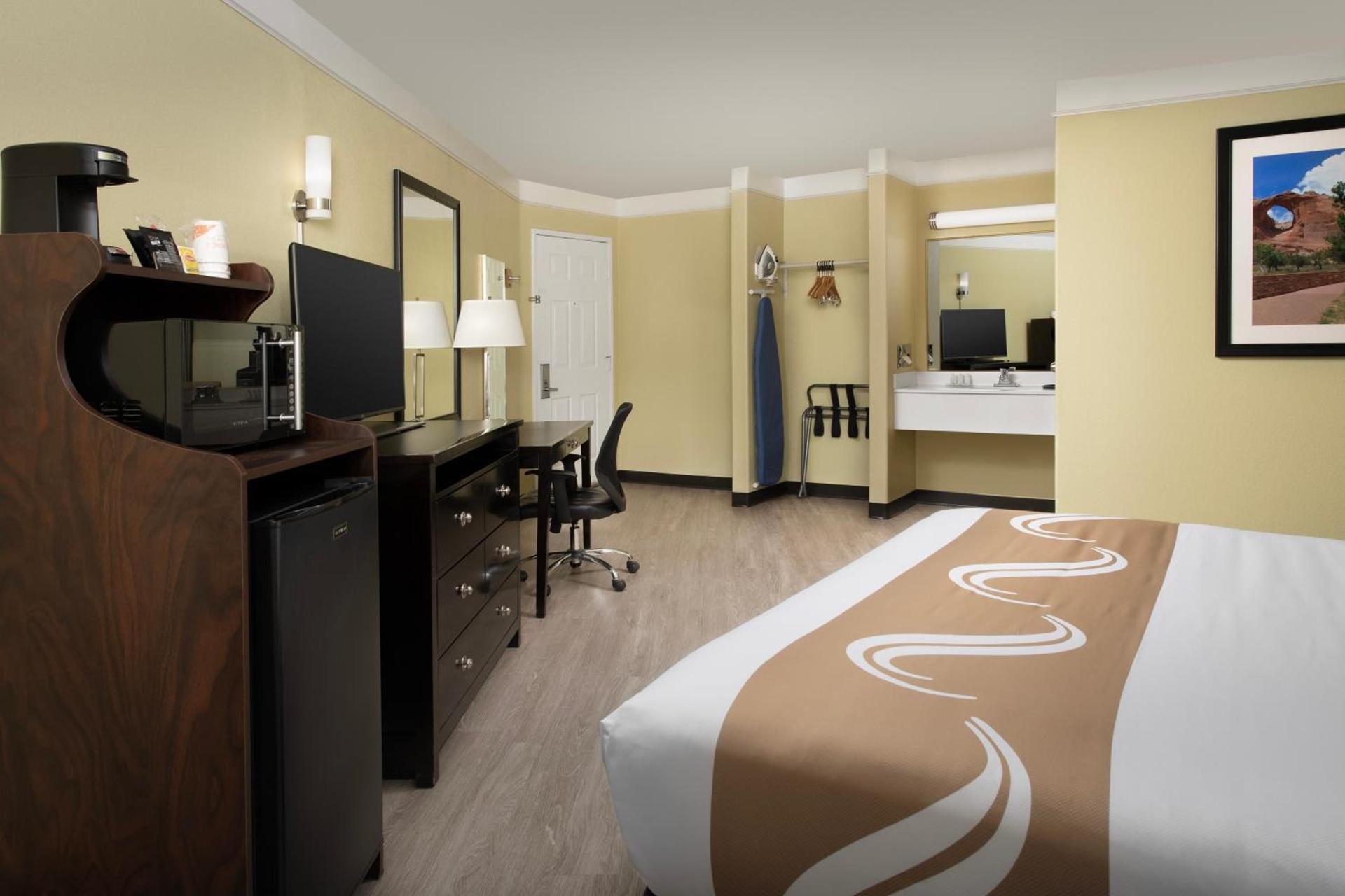 Quality Inn & Suites Gallup I-40 Exit 20 photo 59