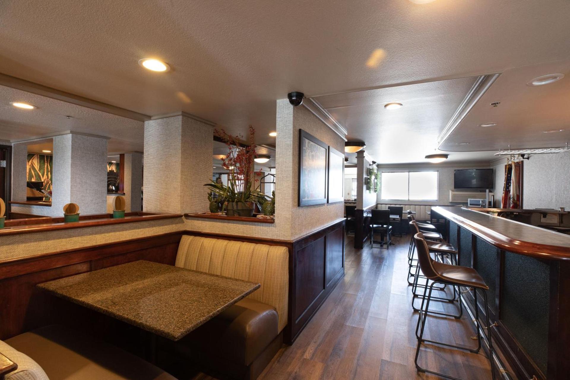 Oxnard Inn Lancaster photo 29