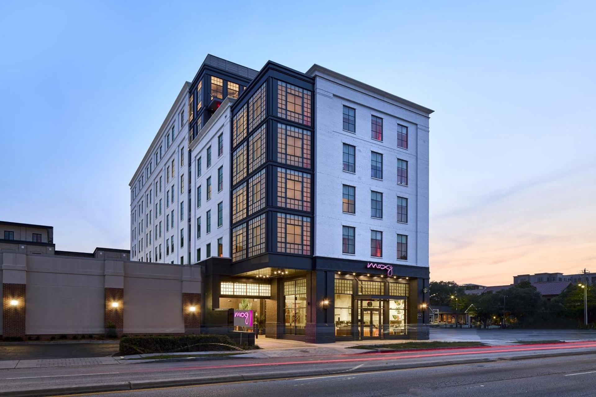 Moxy Charleston Downtown photo 2