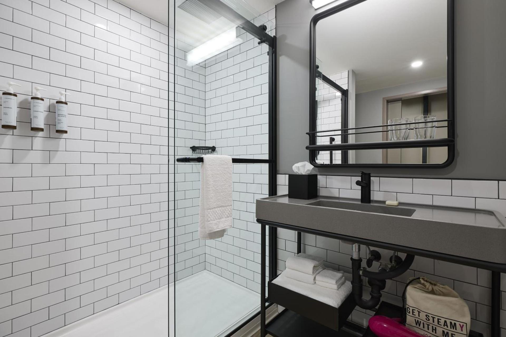 Moxy Charleston Downtown photo 4