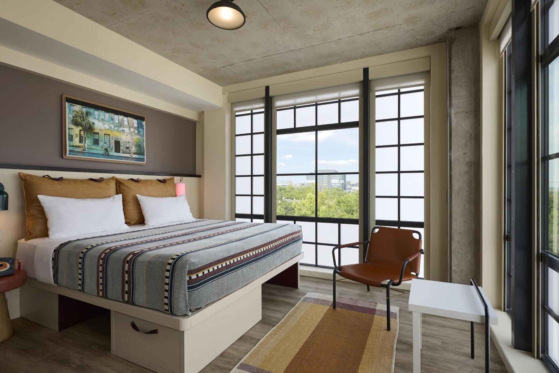 Moxy Charleston Downtown photo 12