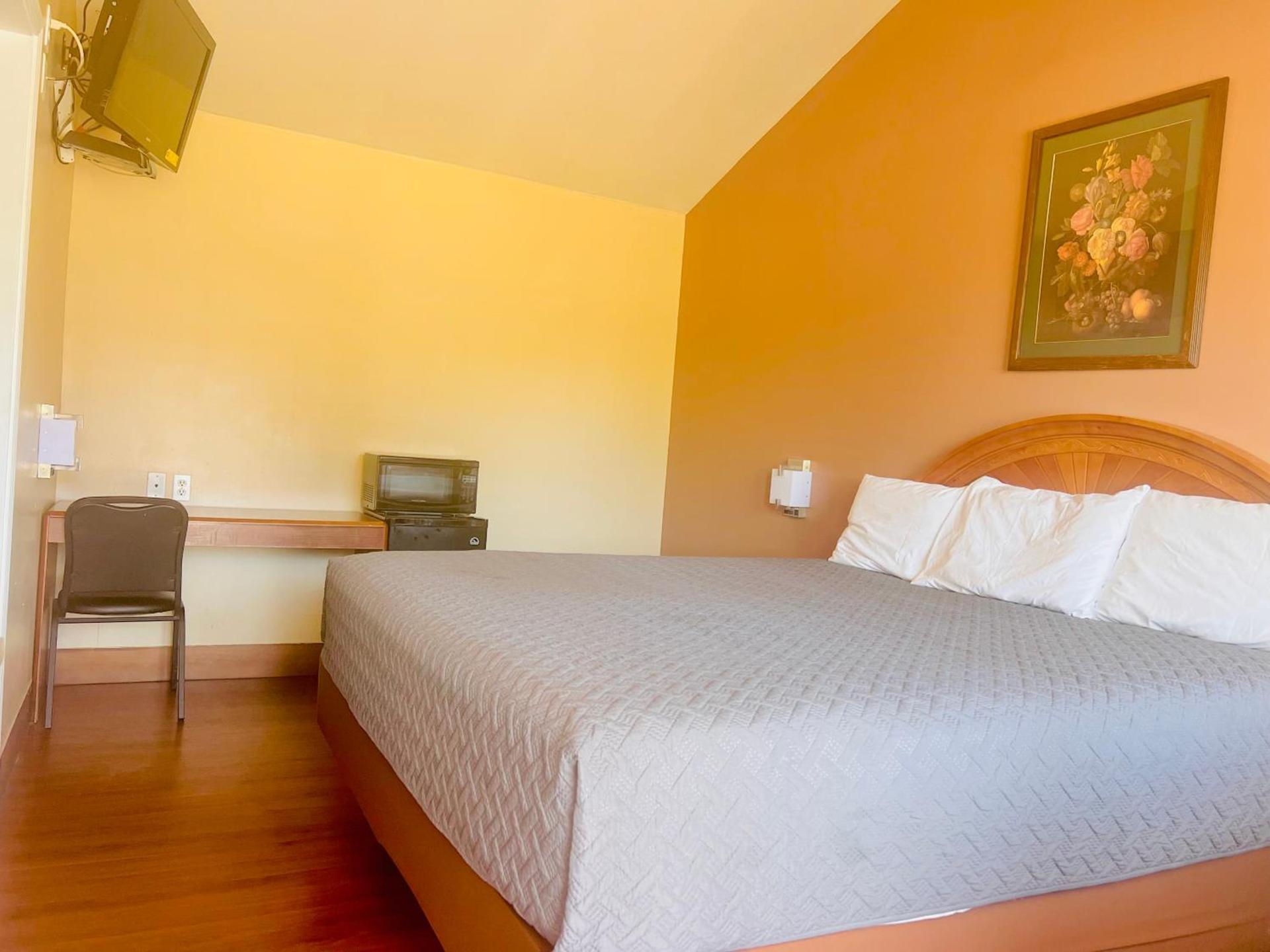 PAYLESS INN photo 7