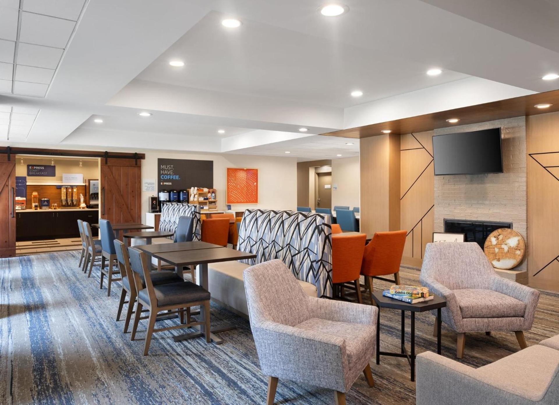 Holiday Inn Express Indianapolis Airport by IHG photo 42