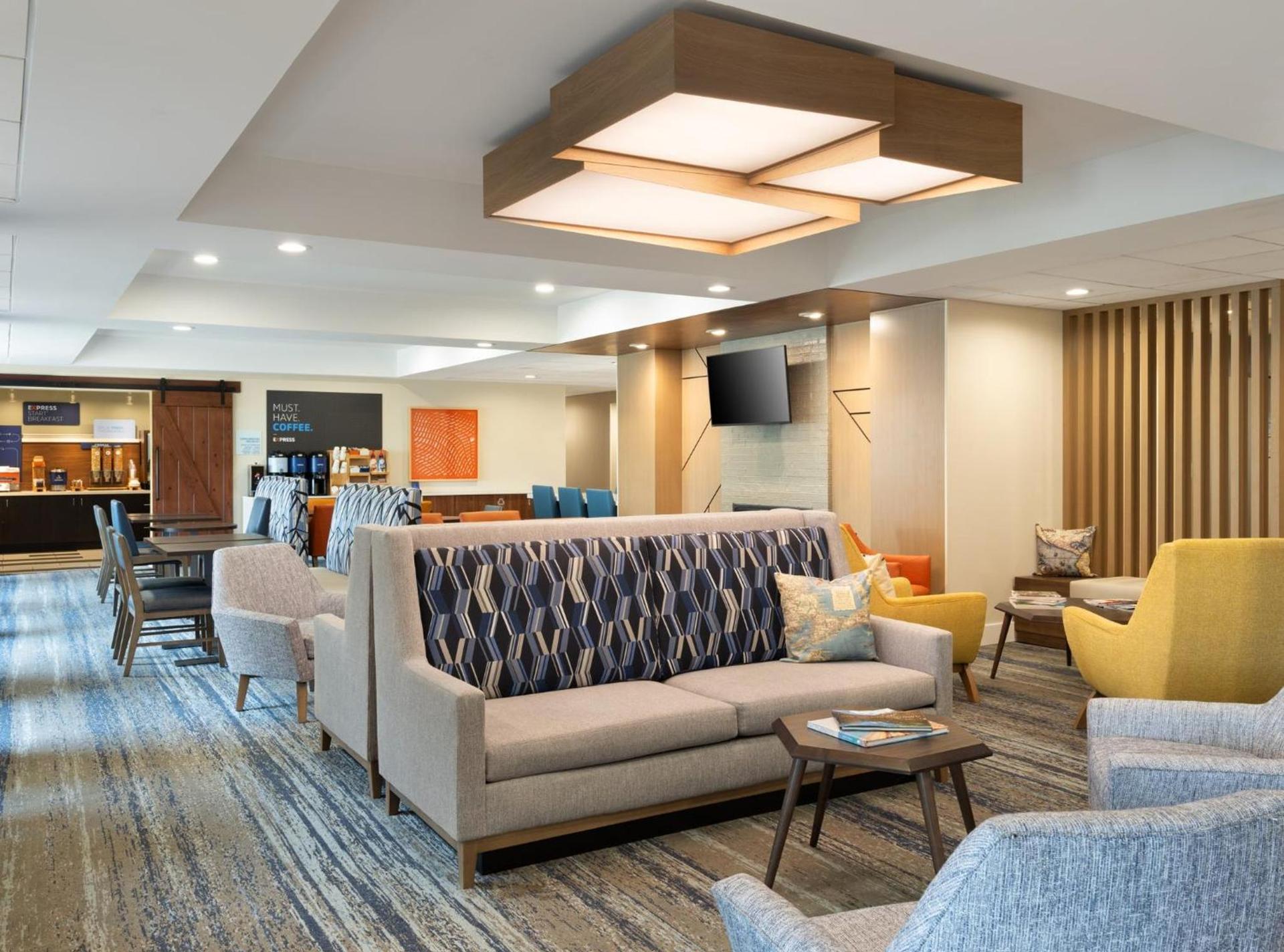 Holiday Inn Express Indianapolis Airport by IHG photo 37