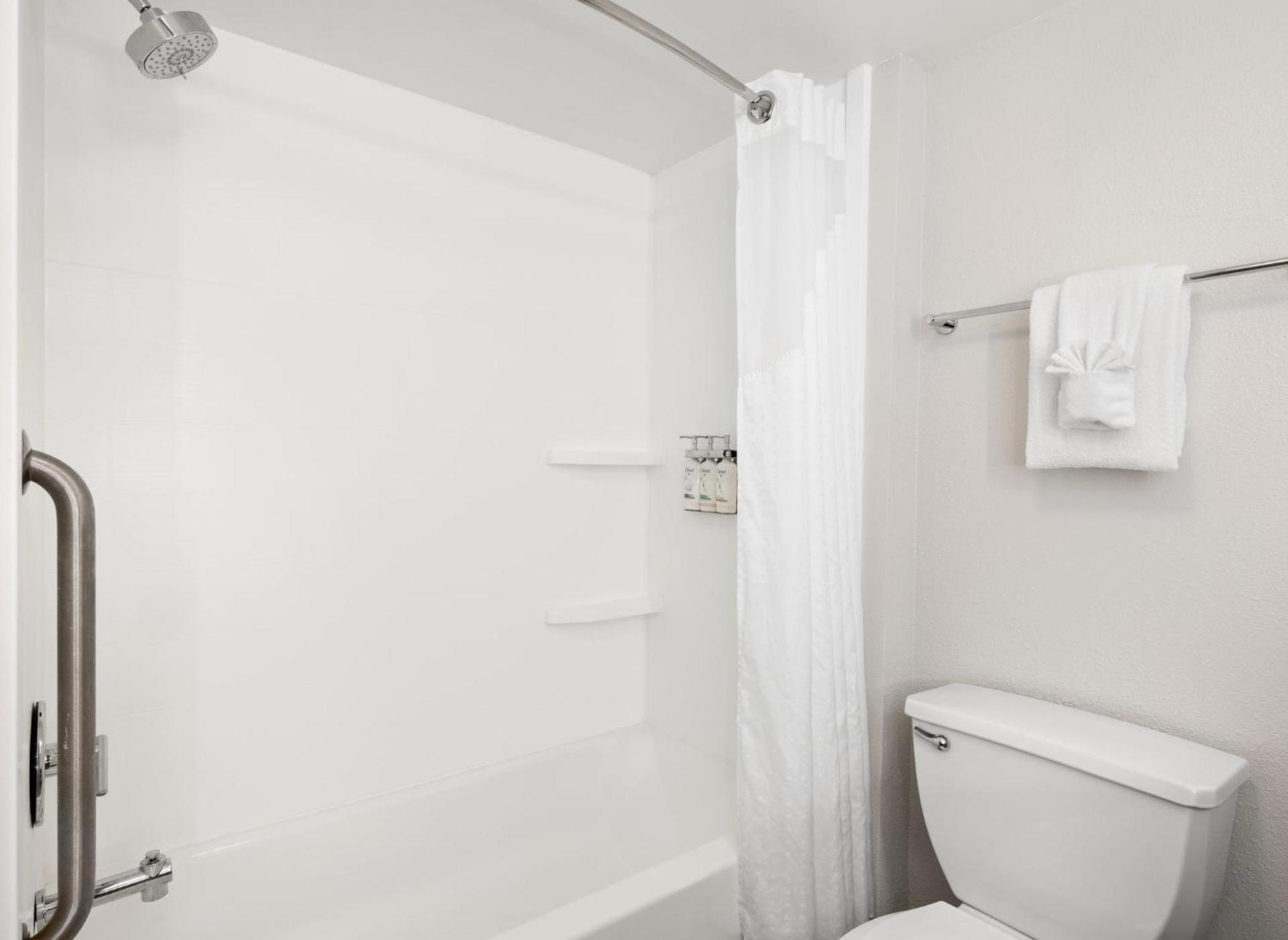 Holiday Inn Express Indianapolis Airport by IHG photo 67