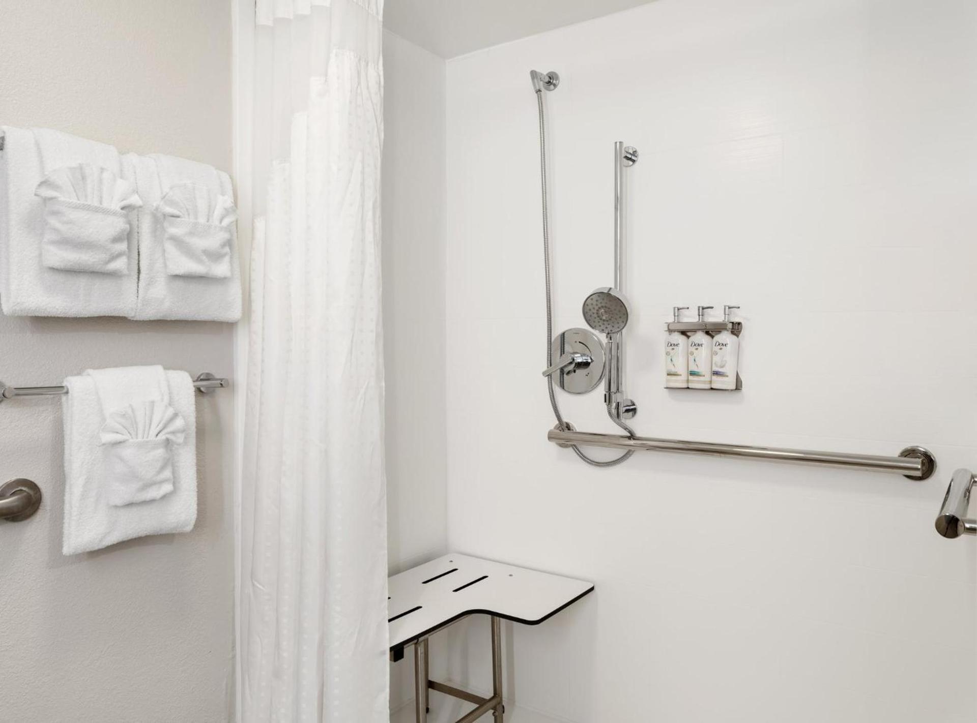Holiday Inn Express Indianapolis Airport by IHG photo 55