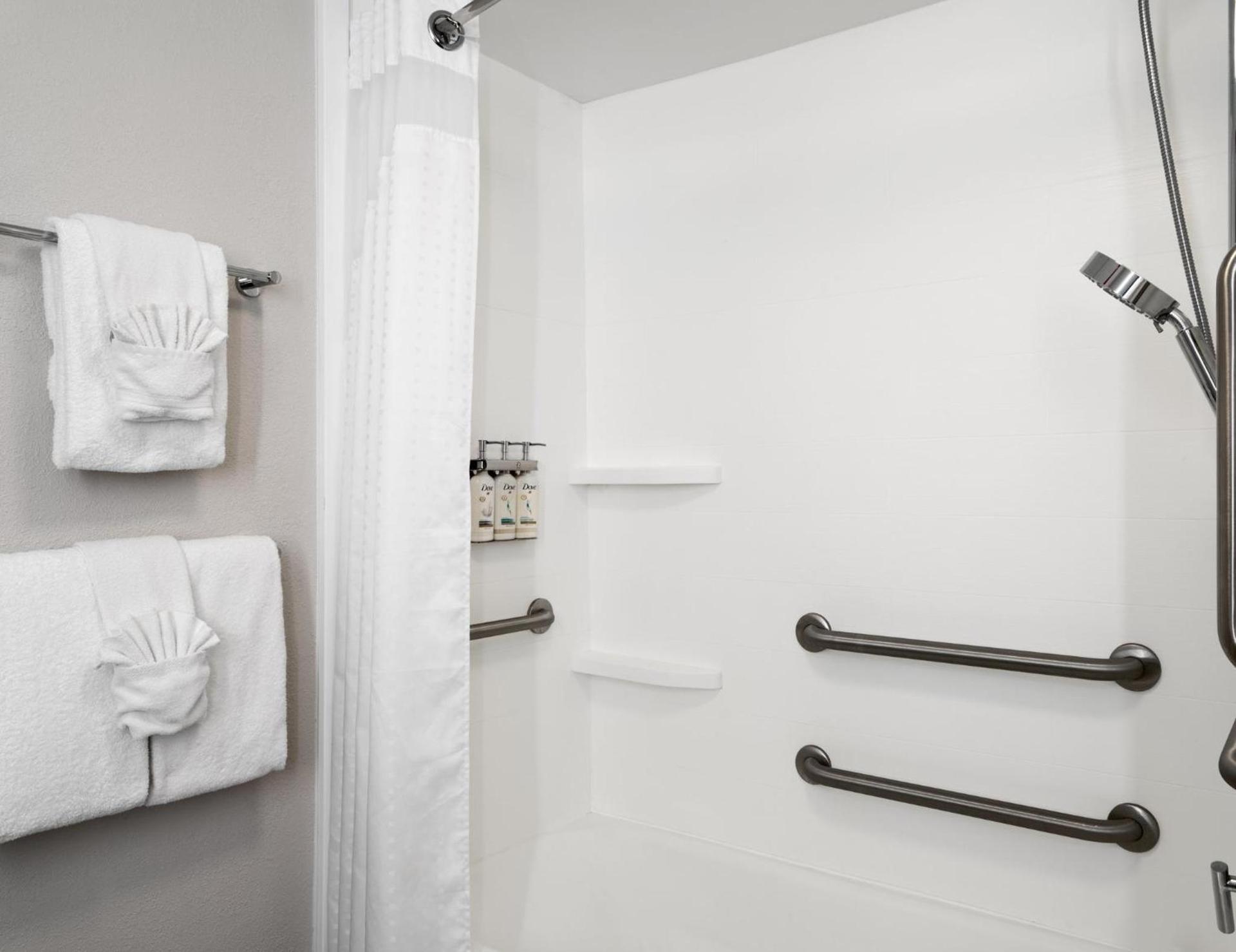 Holiday Inn Express Indianapolis Airport by IHG photo 53