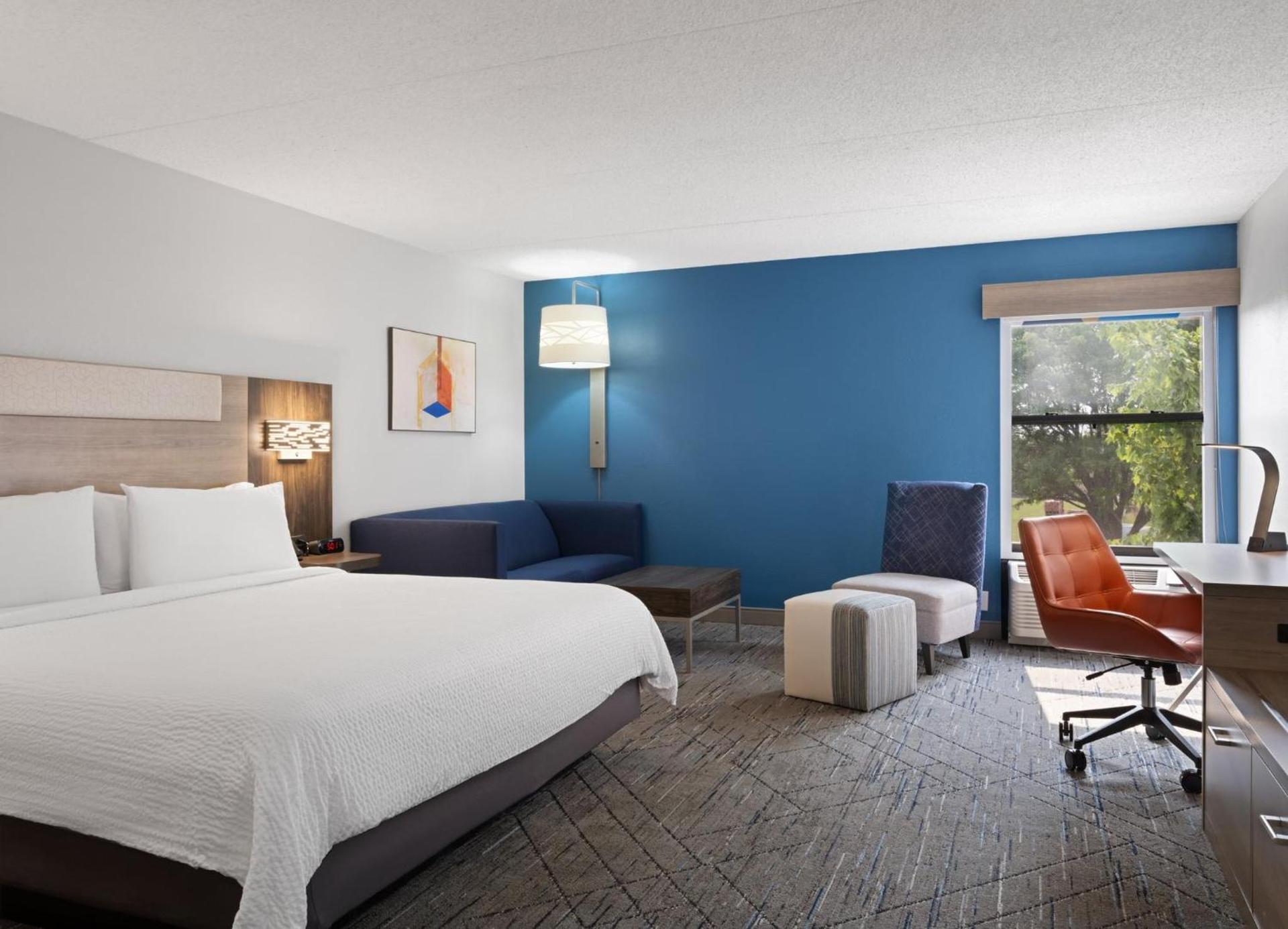 Holiday Inn Express Indianapolis Airport by IHG photo 57