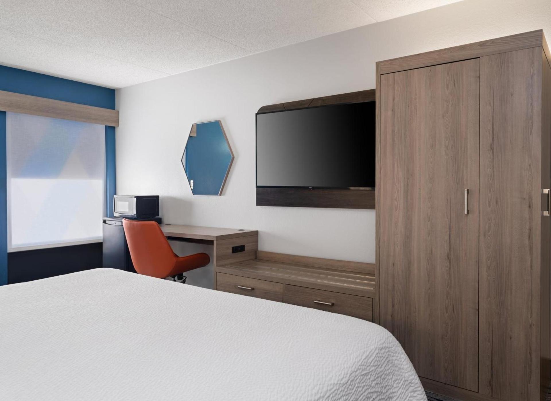 Holiday Inn Express Indianapolis Airport by IHG photo 63