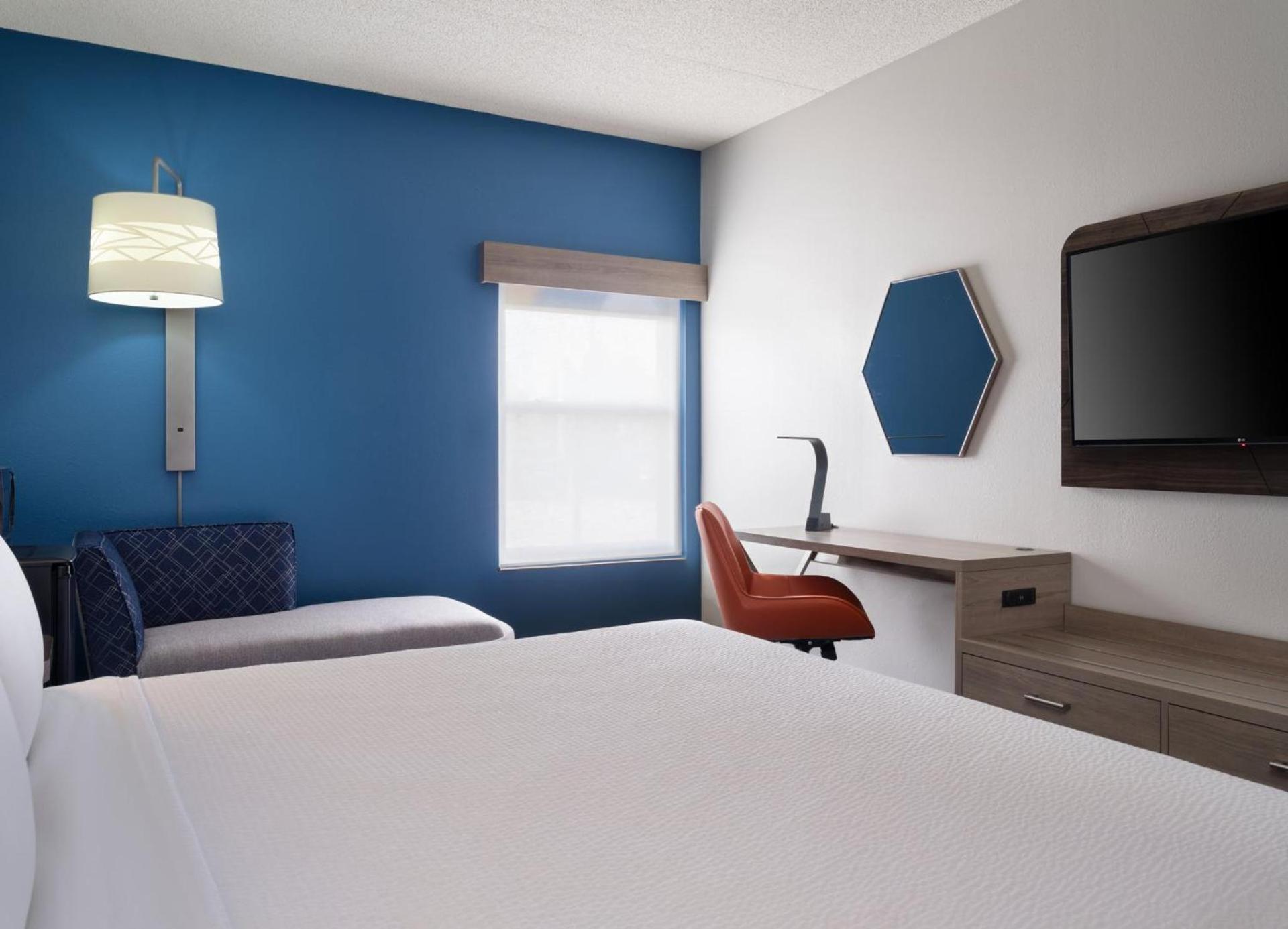 Holiday Inn Express Indianapolis Airport by IHG photo 58