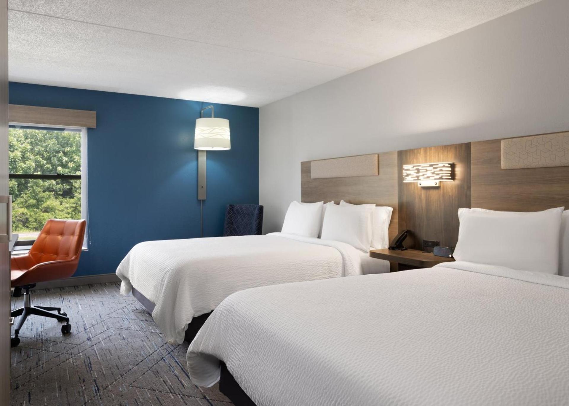 Holiday Inn Express Indianapolis Airport by IHG photo 61