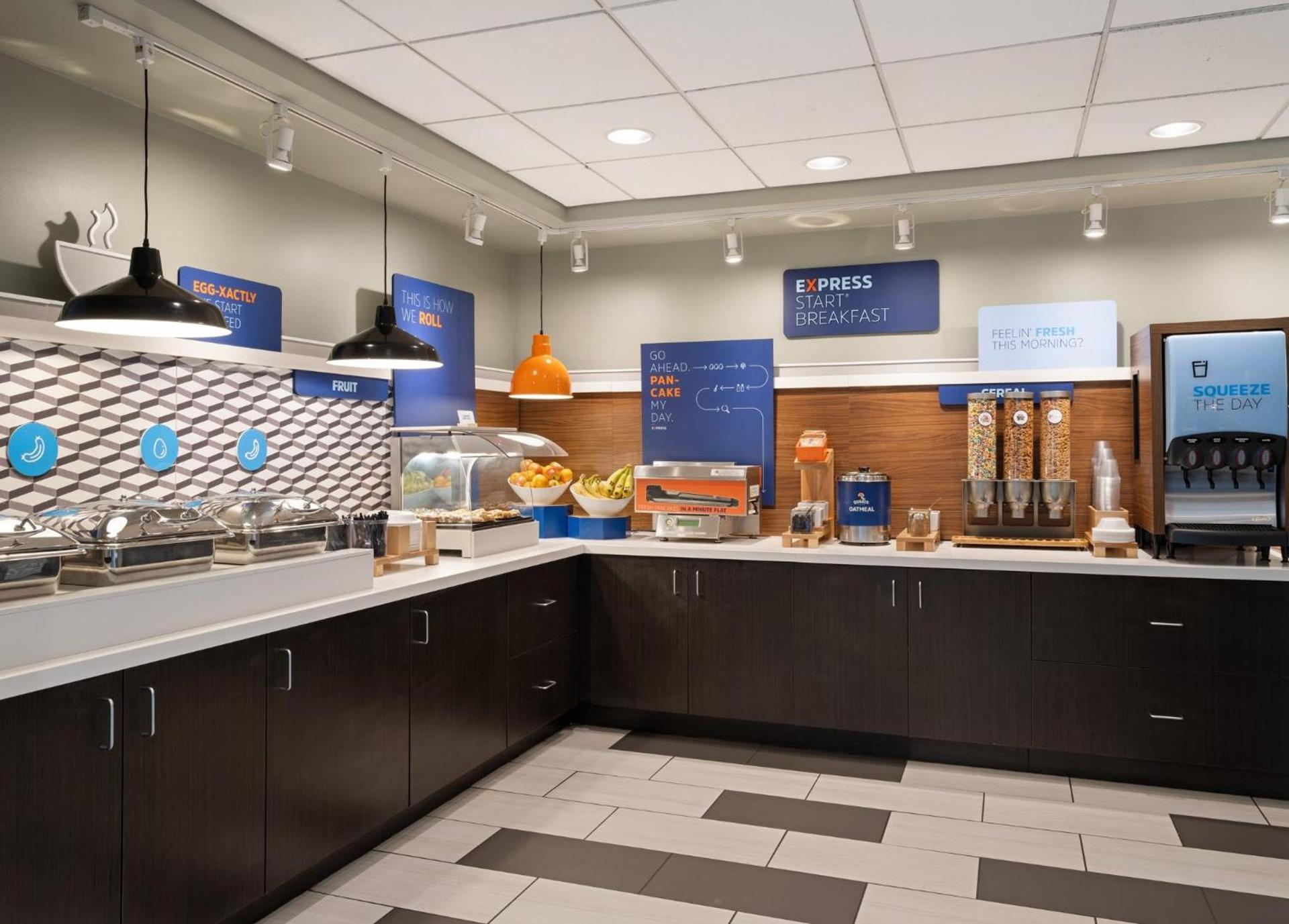 Holiday Inn Express Indianapolis Airport by IHG photo 19