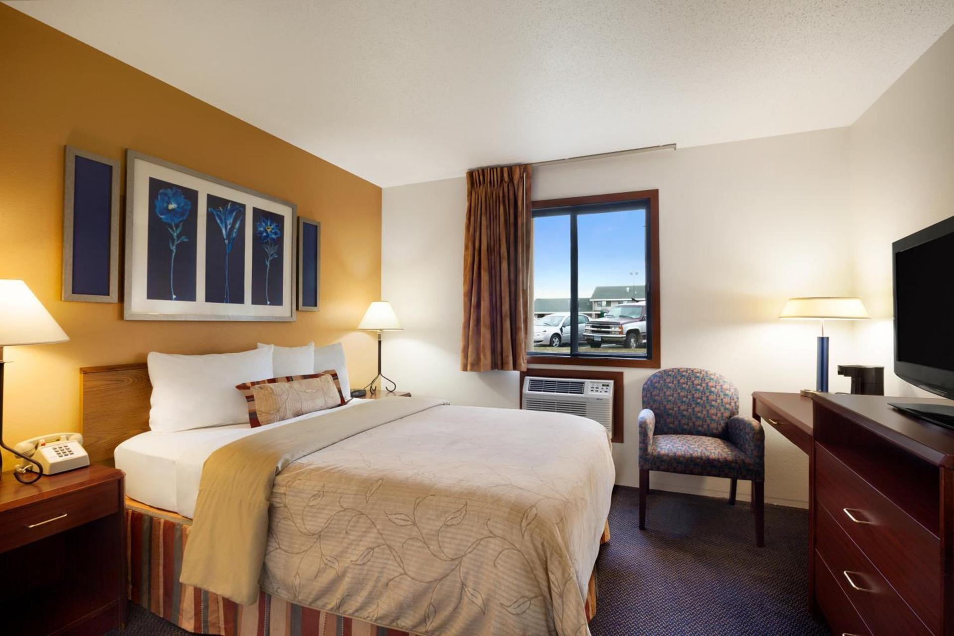 Days Inn by Wyndham Austin photo 17