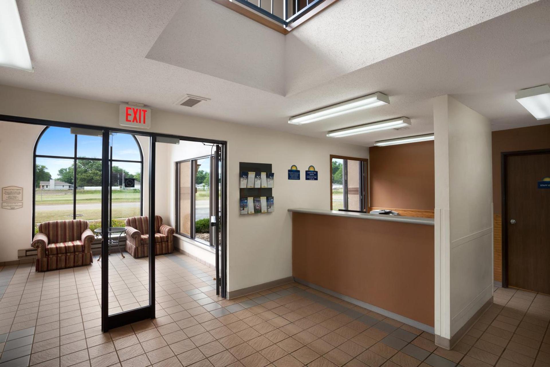 Days Inn by Wyndham Austin photo 9