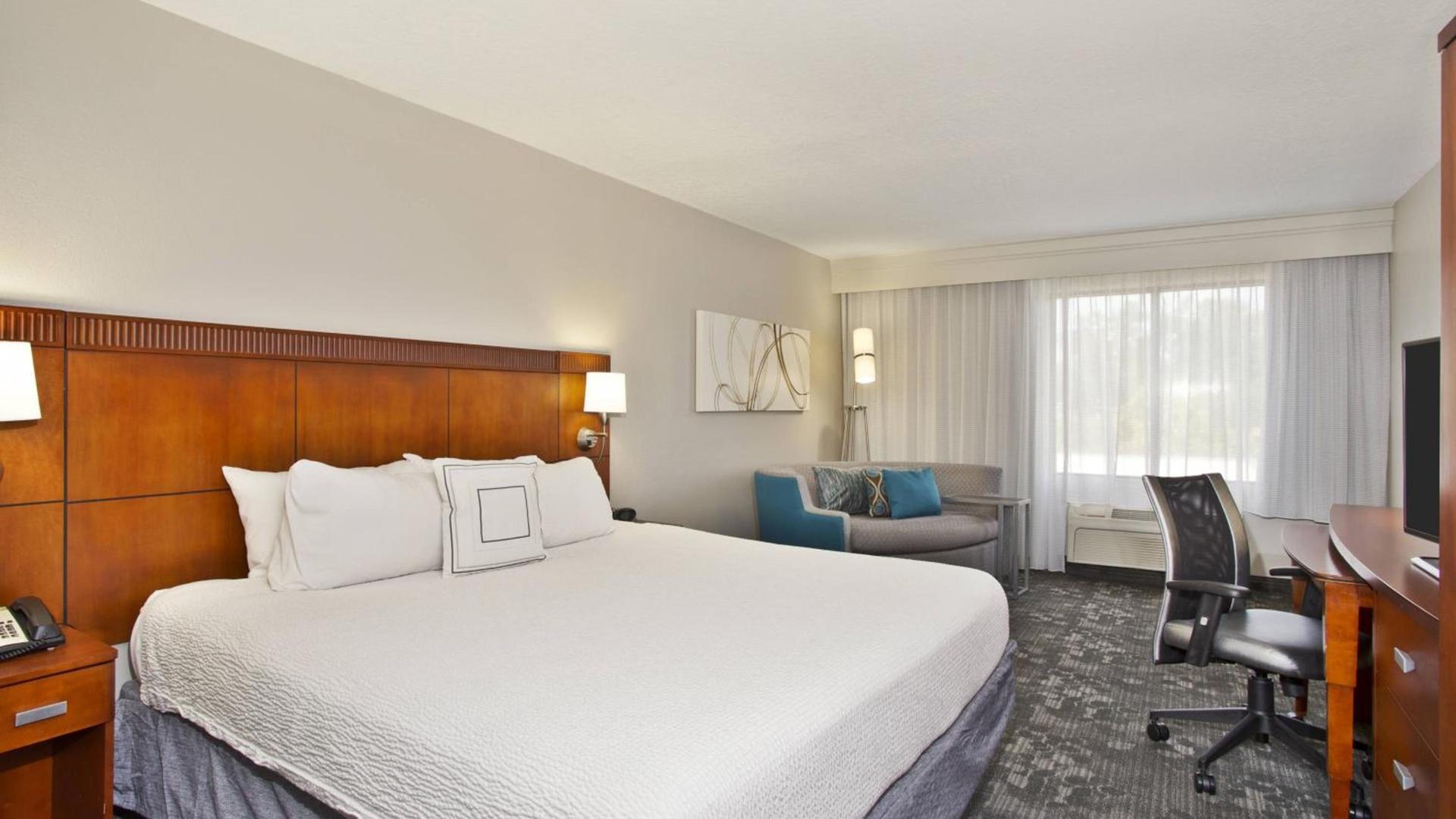 Courtyard by Marriott Gulfport Beachfront photo 35