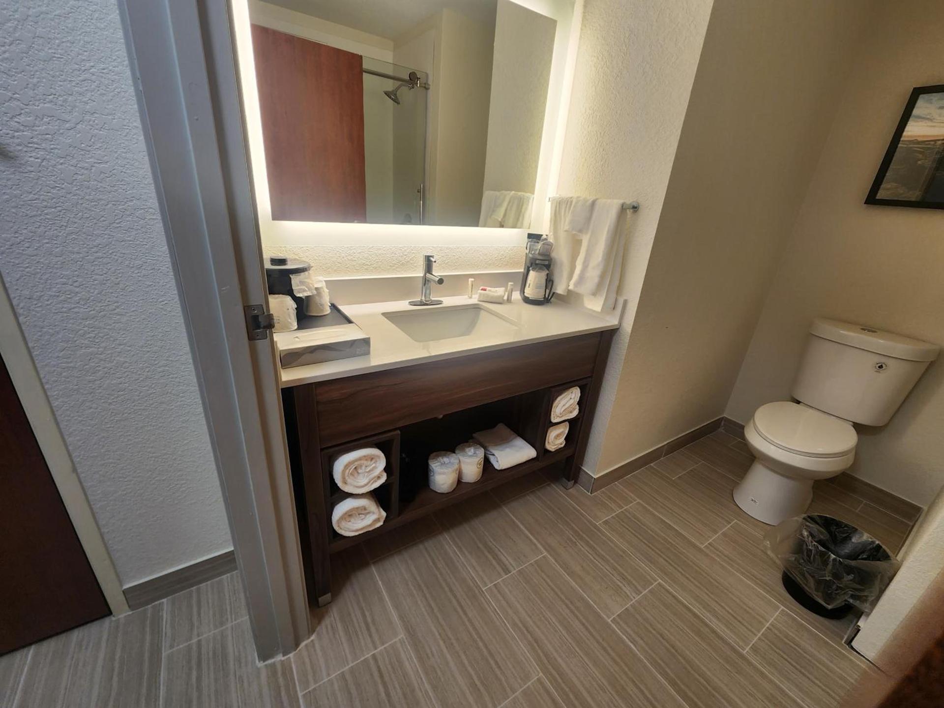 La Quinta by Wyndham Milwaukee SW New Berlin photo 31