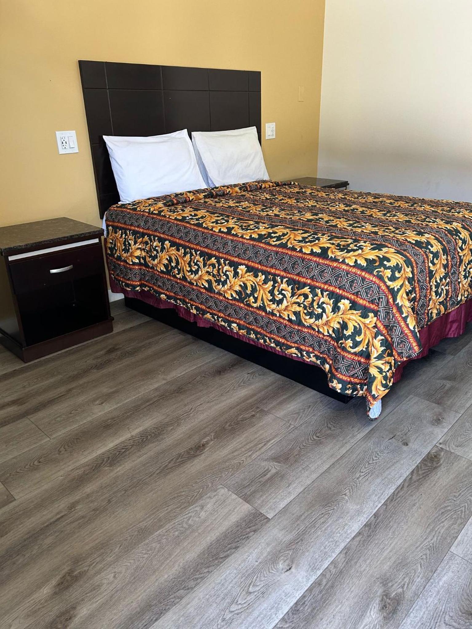 Royal Inn photo 2