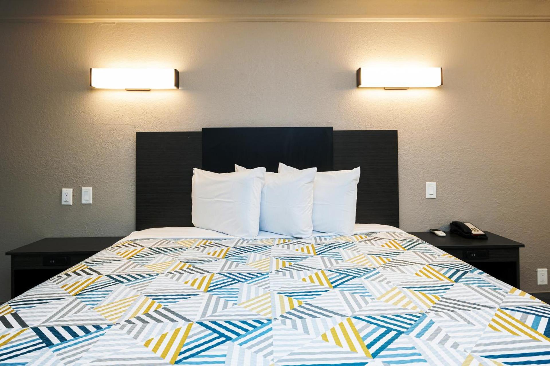 Motel 6-Baytown, TX - Garth Rd photo 18