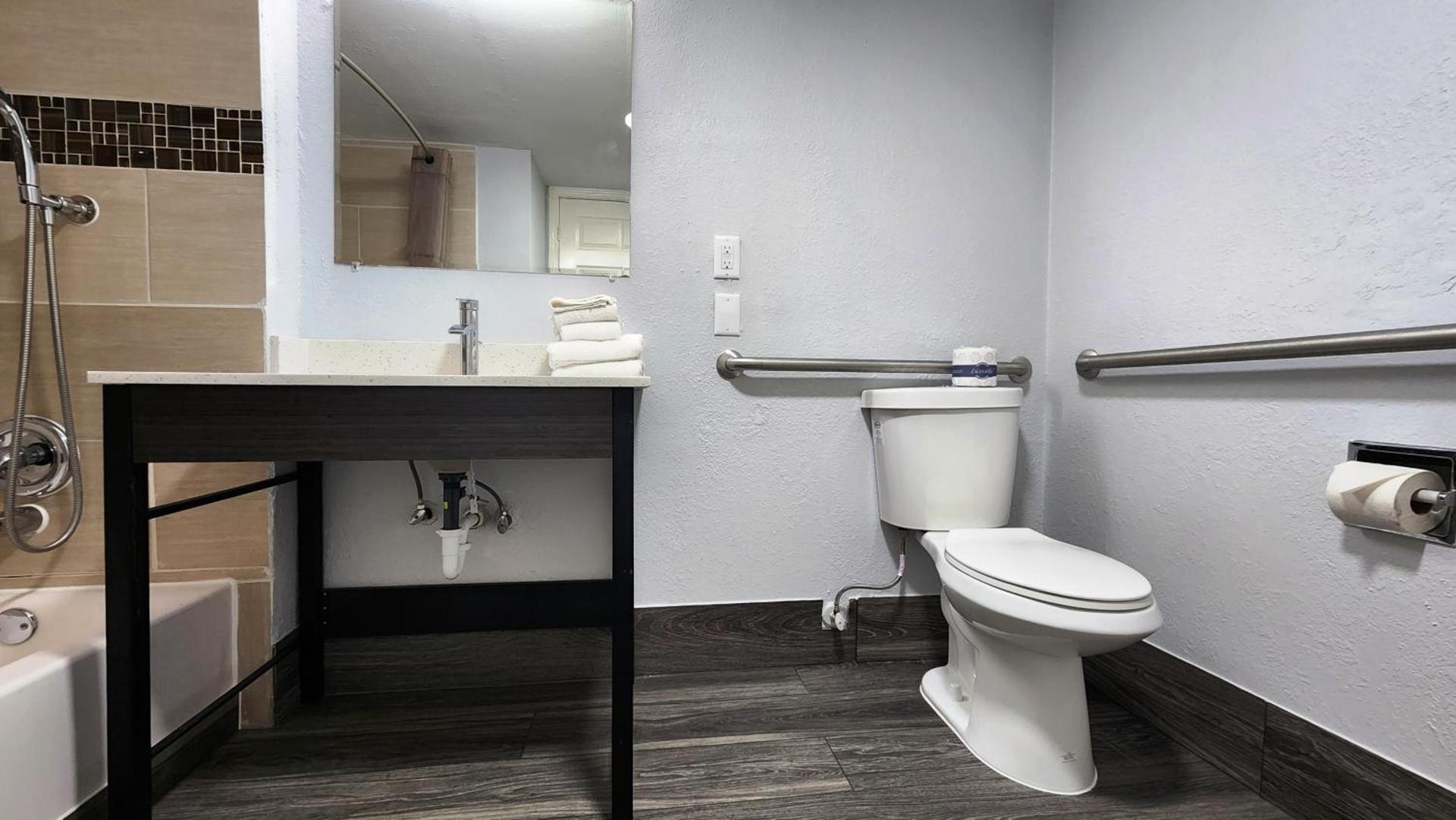 Motel 6-Baytown, TX - Garth Rd photo 30