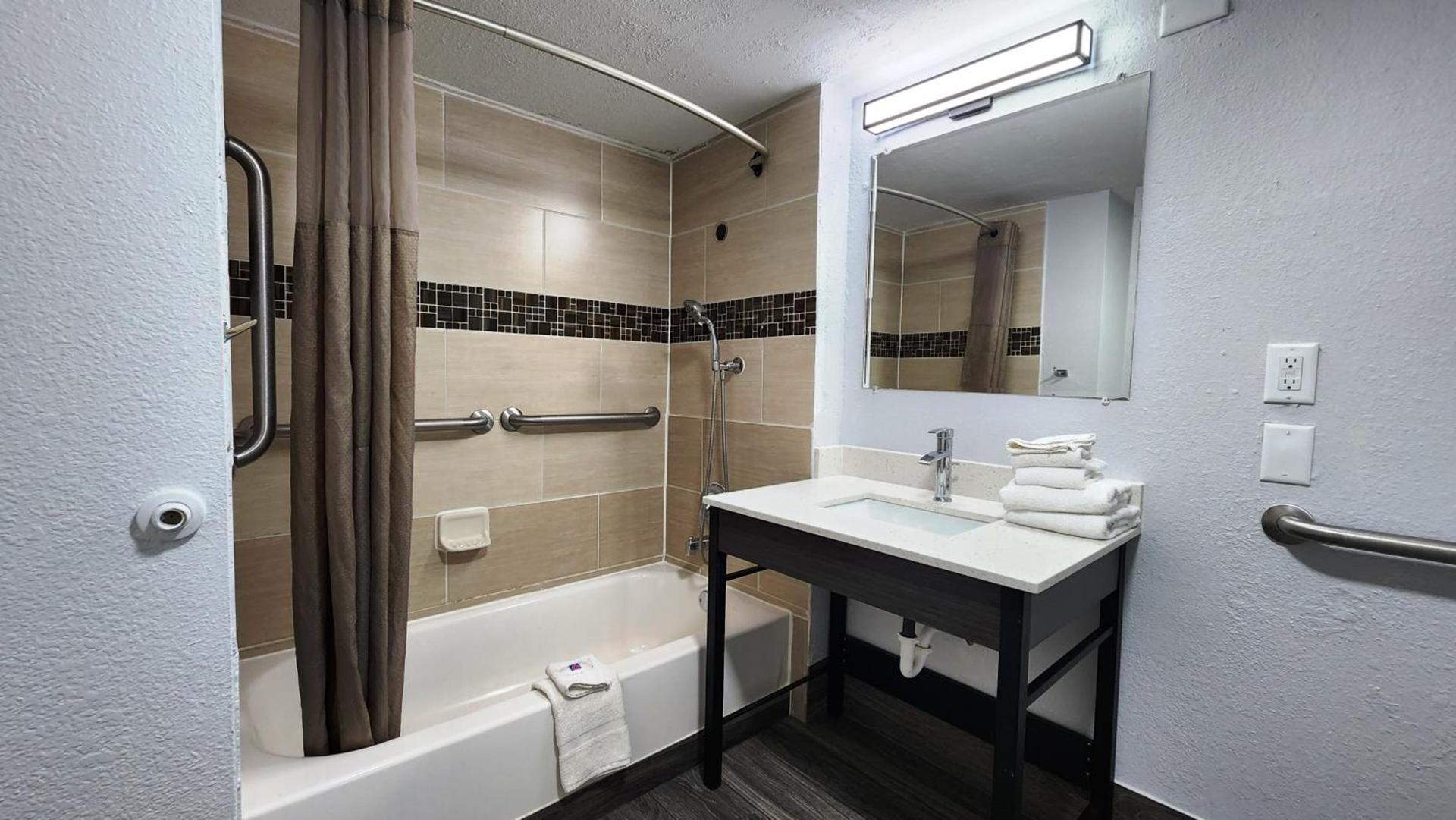 Motel 6-Baytown, TX - Garth Rd photo 29
