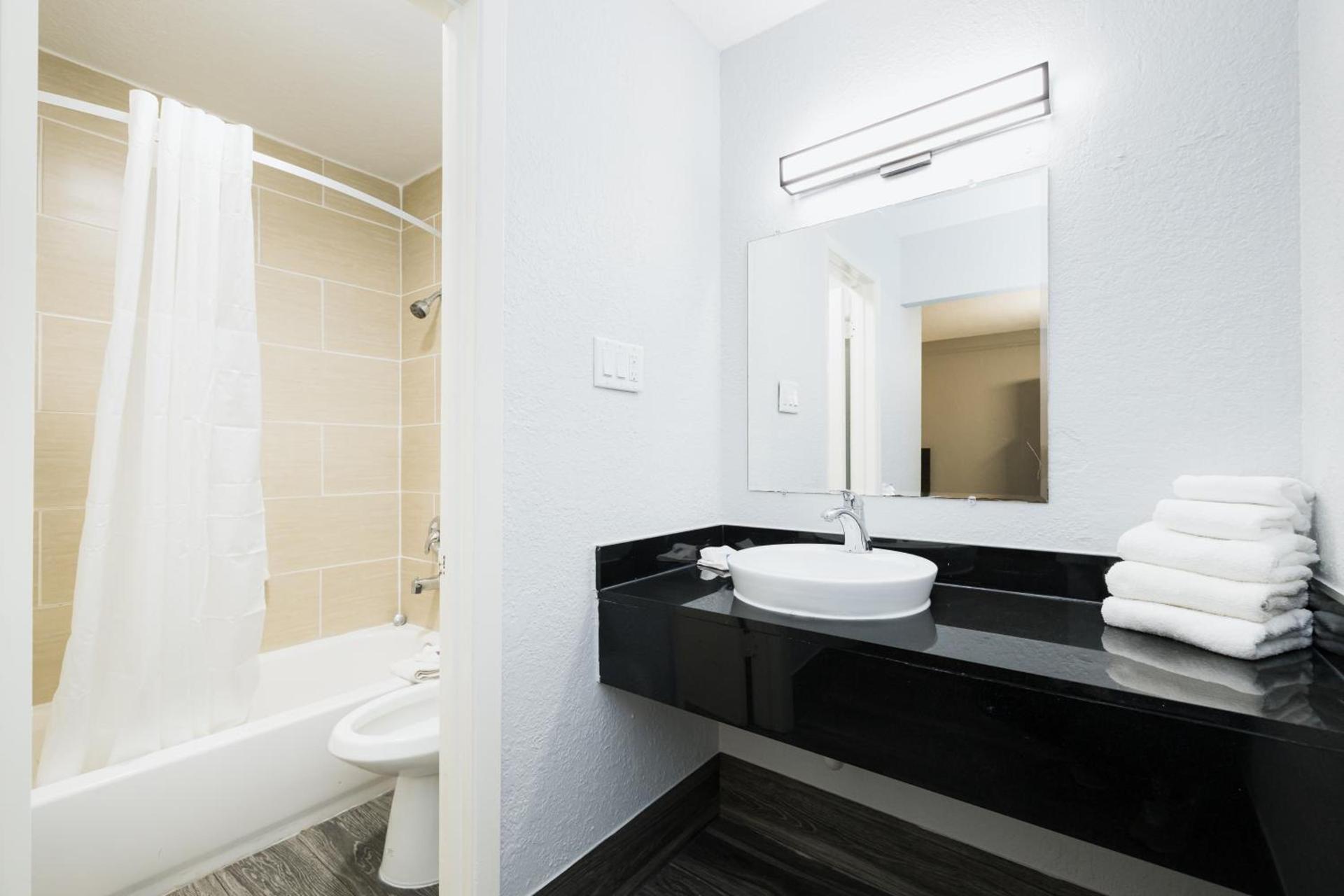 Motel 6-Baytown, TX - Garth Rd photo 31