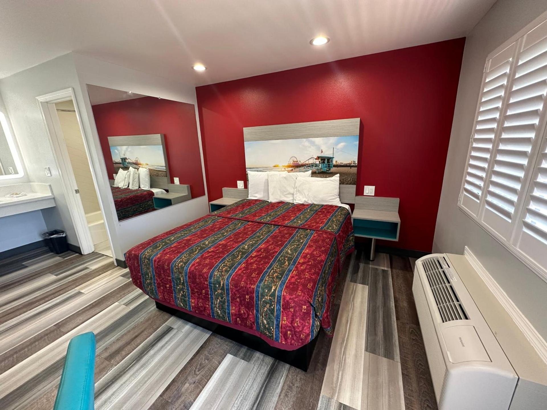 Sahara Inn - Los Angeles photo 17
