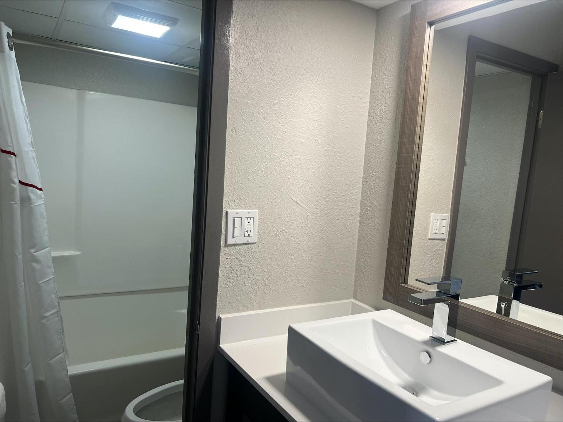Red Roof Inn Bourbonnais photo 19