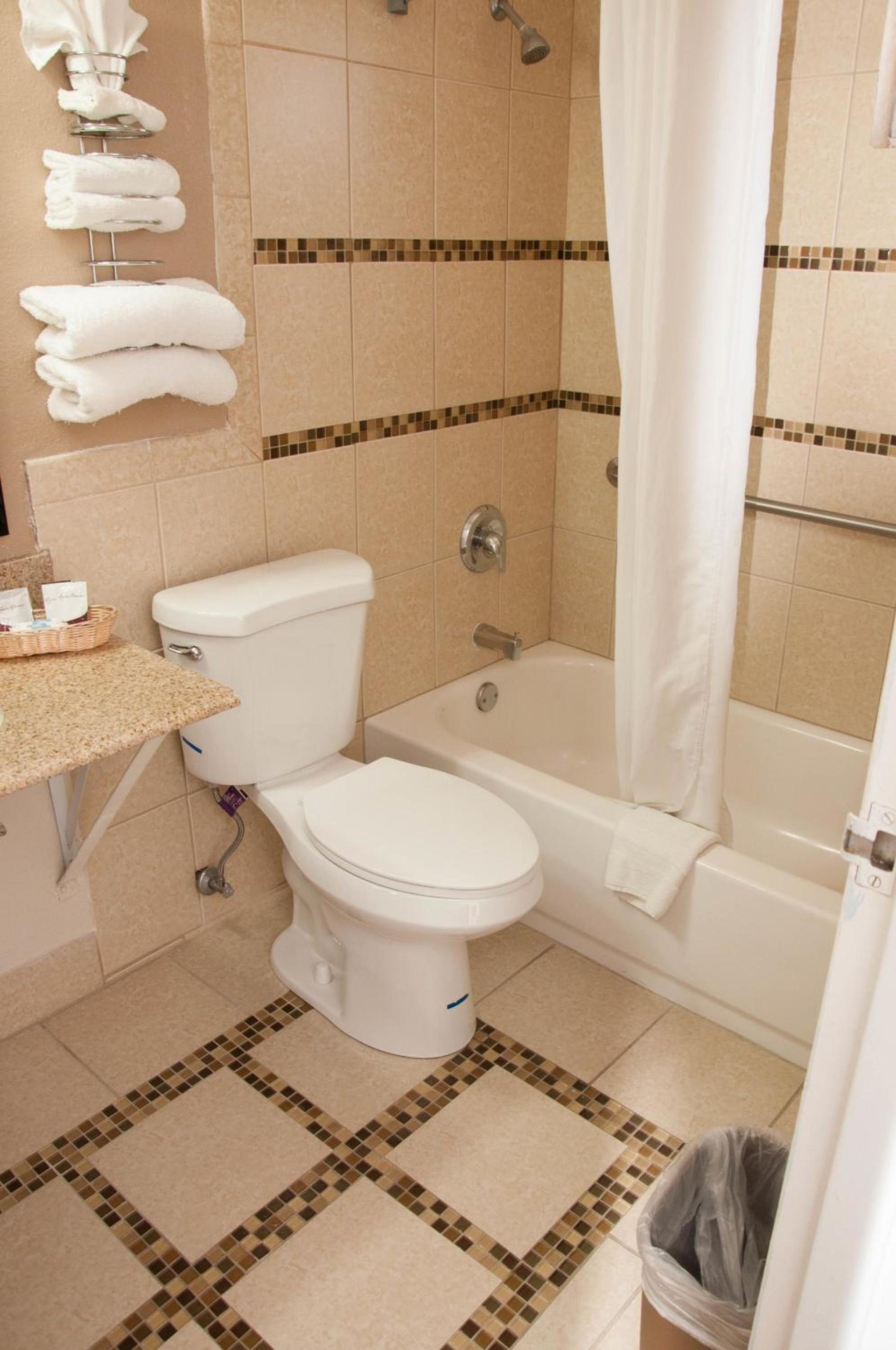 Esquire Inn photo 14