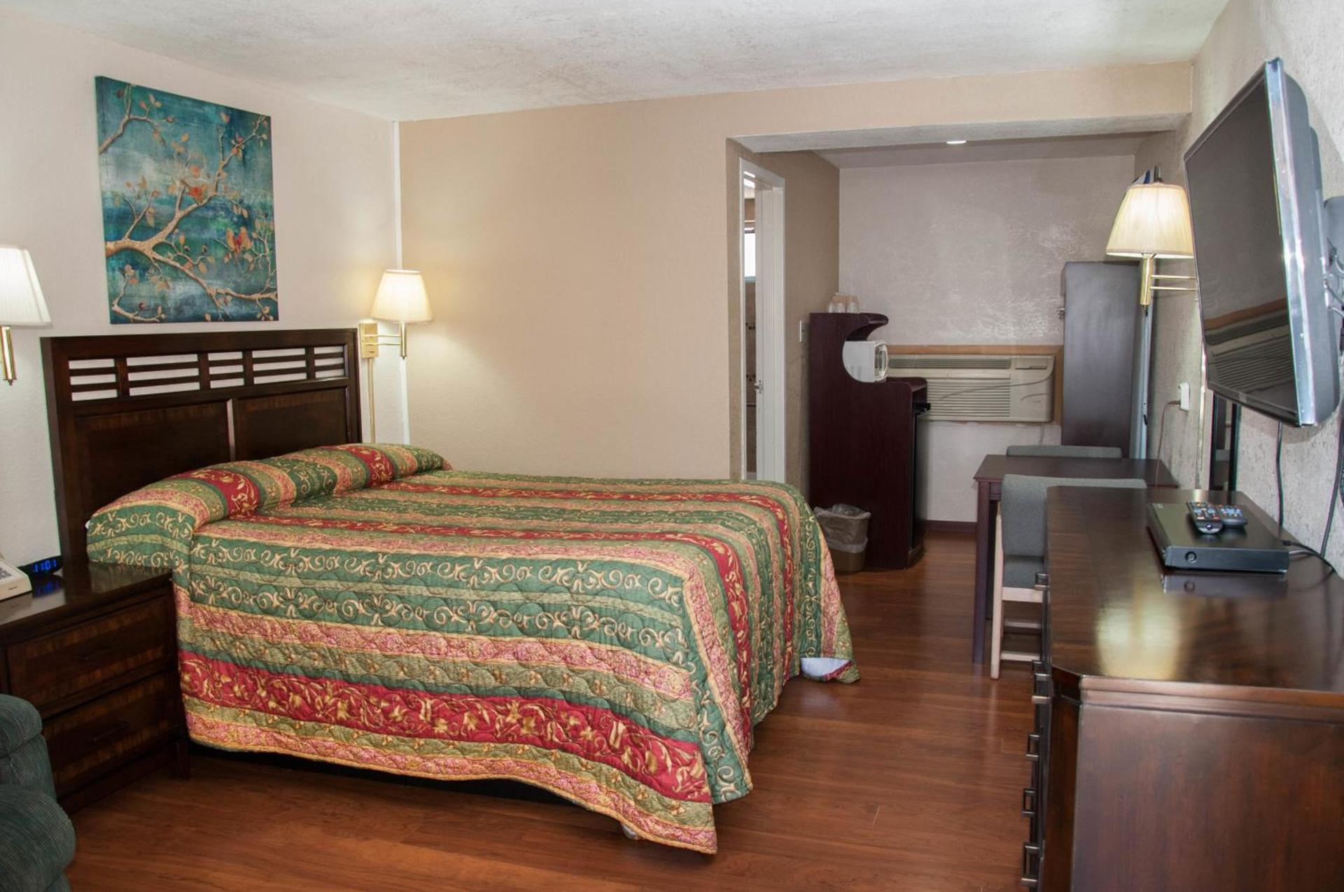 Esquire Inn photo 11