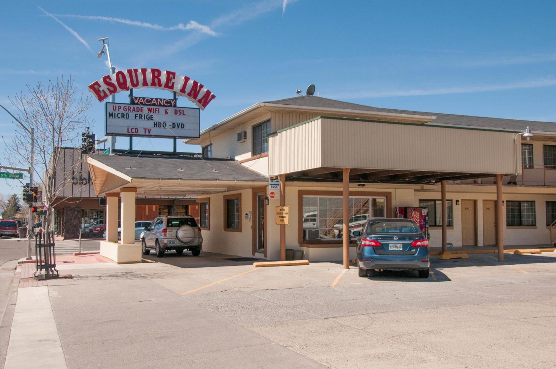 Esquire Inn photo 13