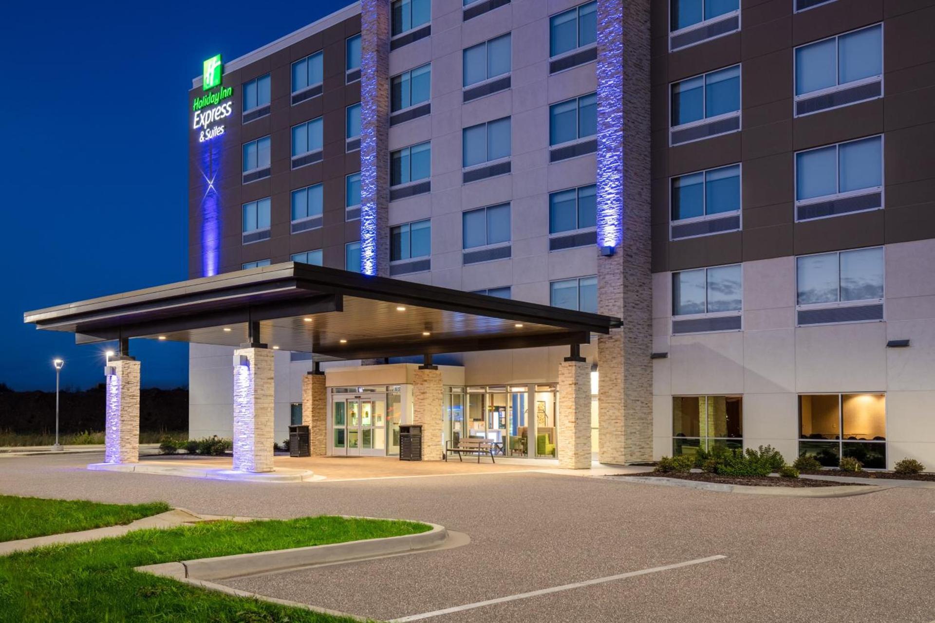 Holiday Inn Express & Suites - Beloit by IHG photo 59