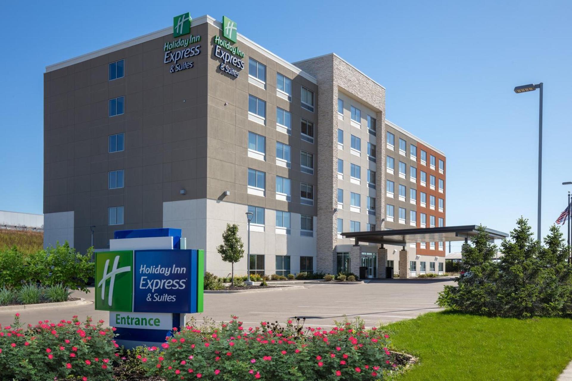 Holiday Inn Express & Suites - Beloit by IHG — hotel in Beloit