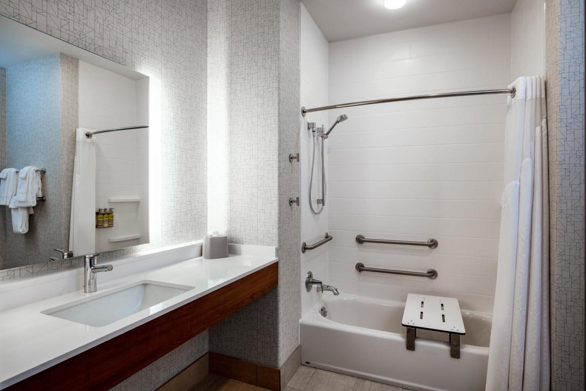 Holiday Inn Express & Suites - Beloit by IHG photo 42