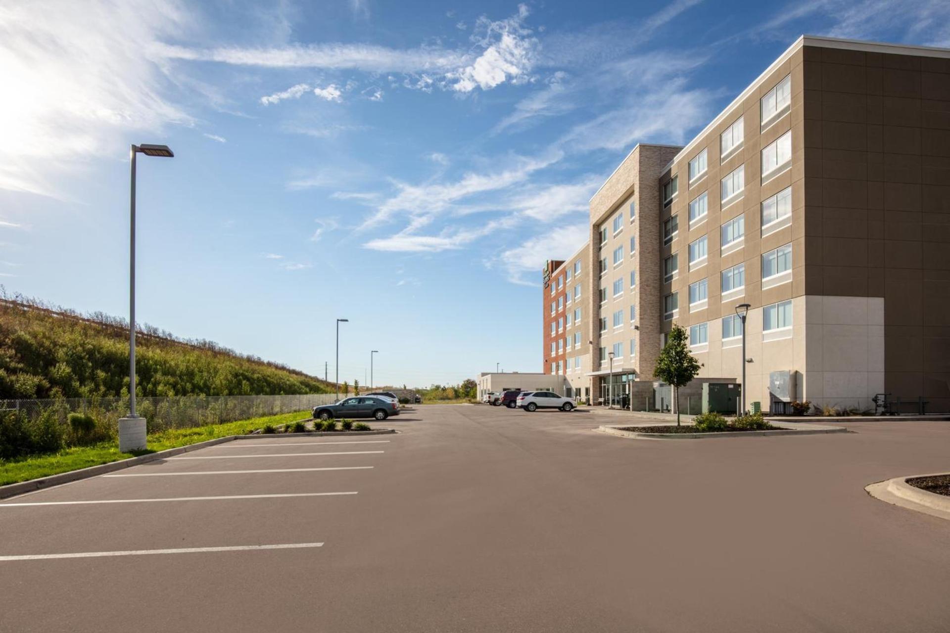 Holiday Inn Express & Suites - Beloit by IHG photo 61