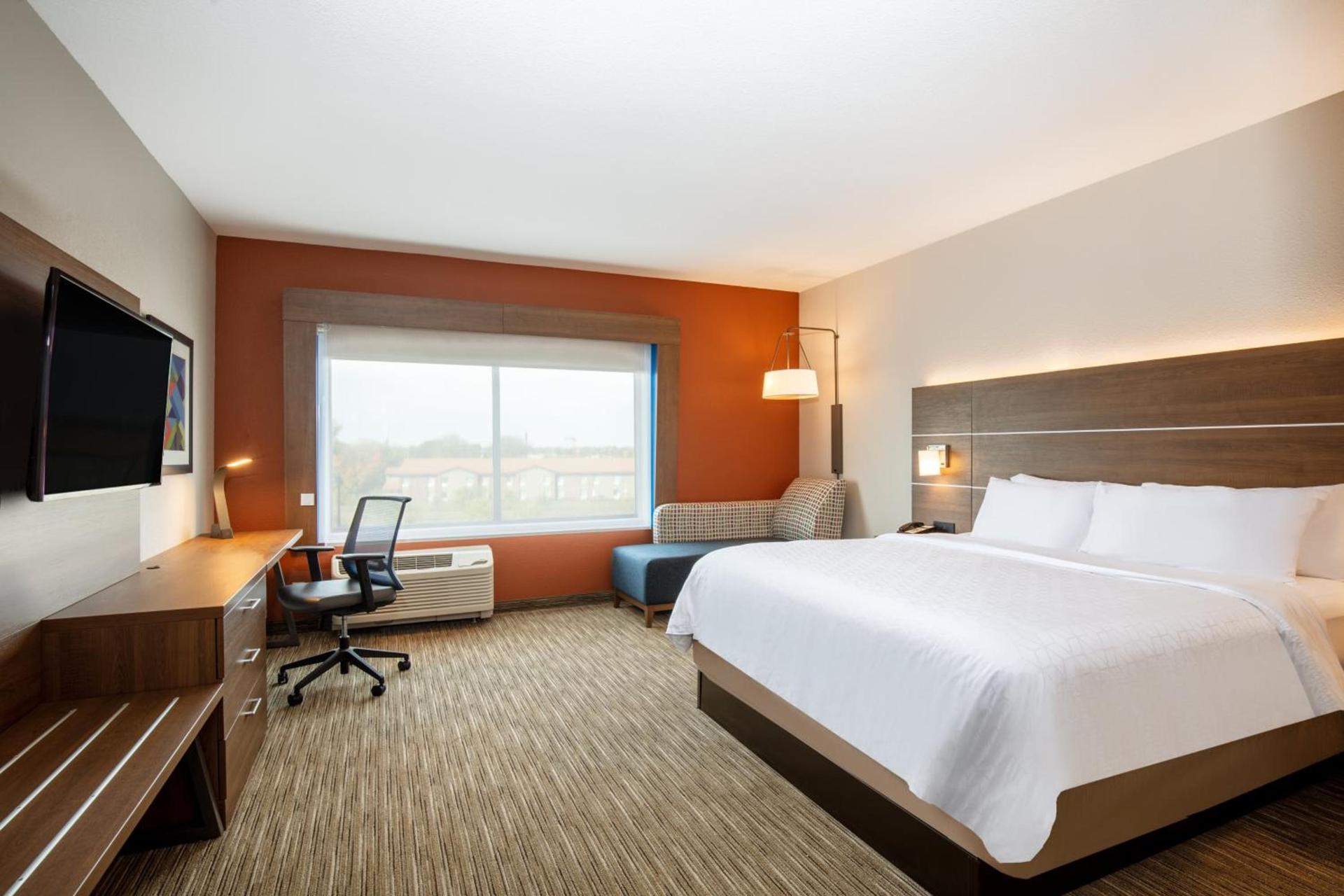 Holiday Inn Express & Suites - Beloit by IHG photo 56