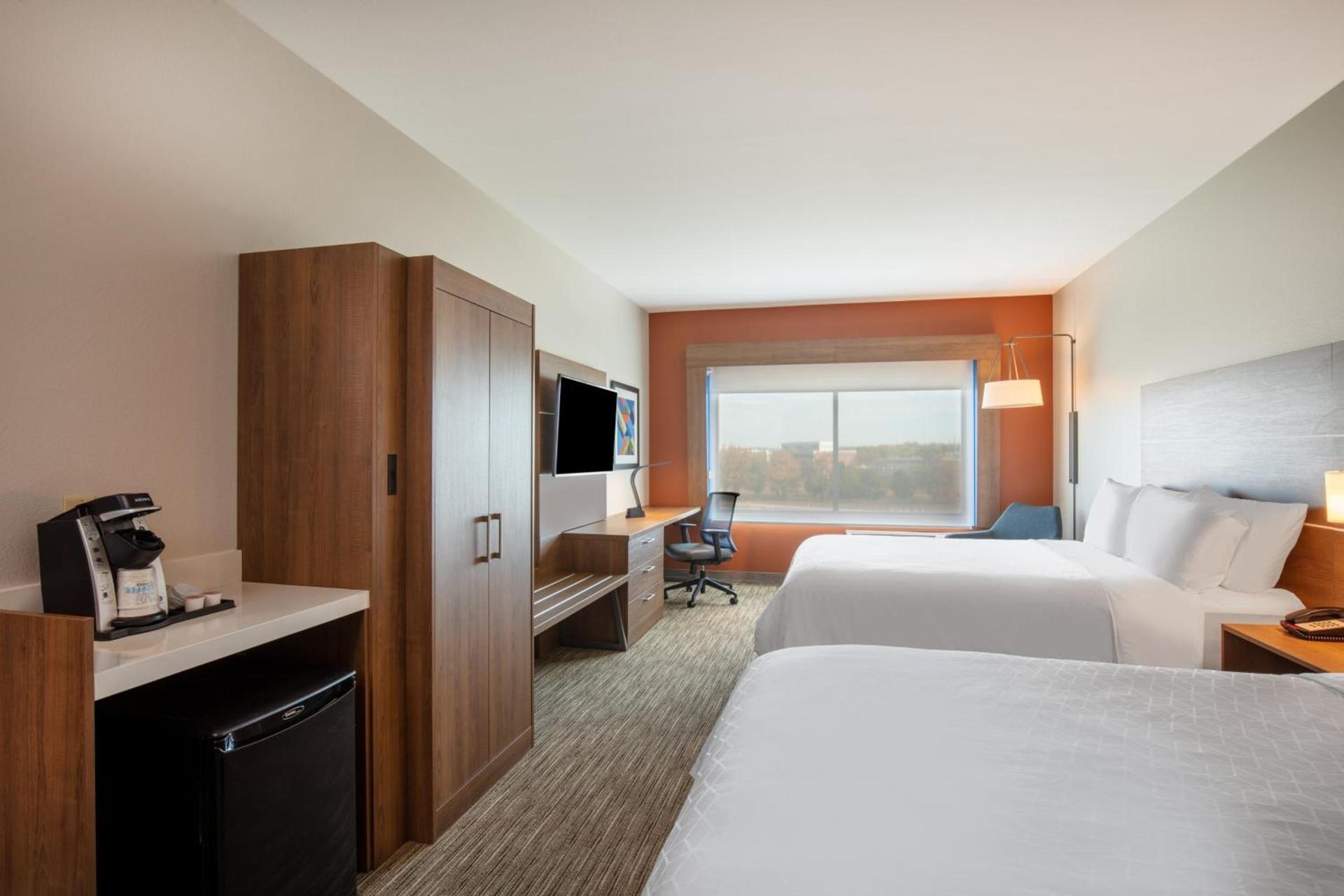 Holiday Inn Express & Suites - Beloit by IHG photo 40