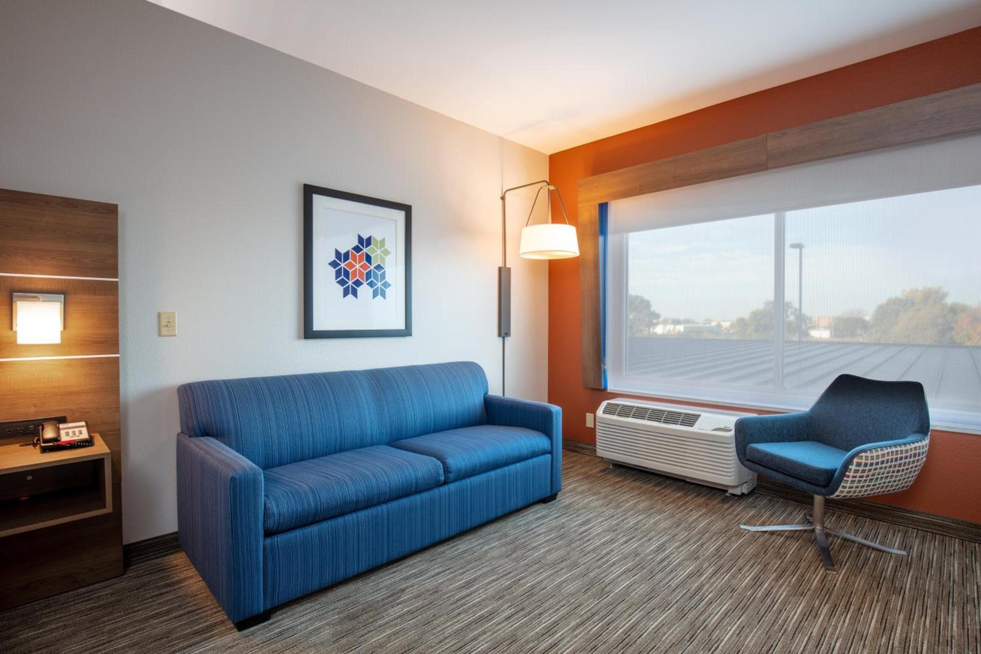 Holiday Inn Express & Suites - Beloit by IHG photo 51