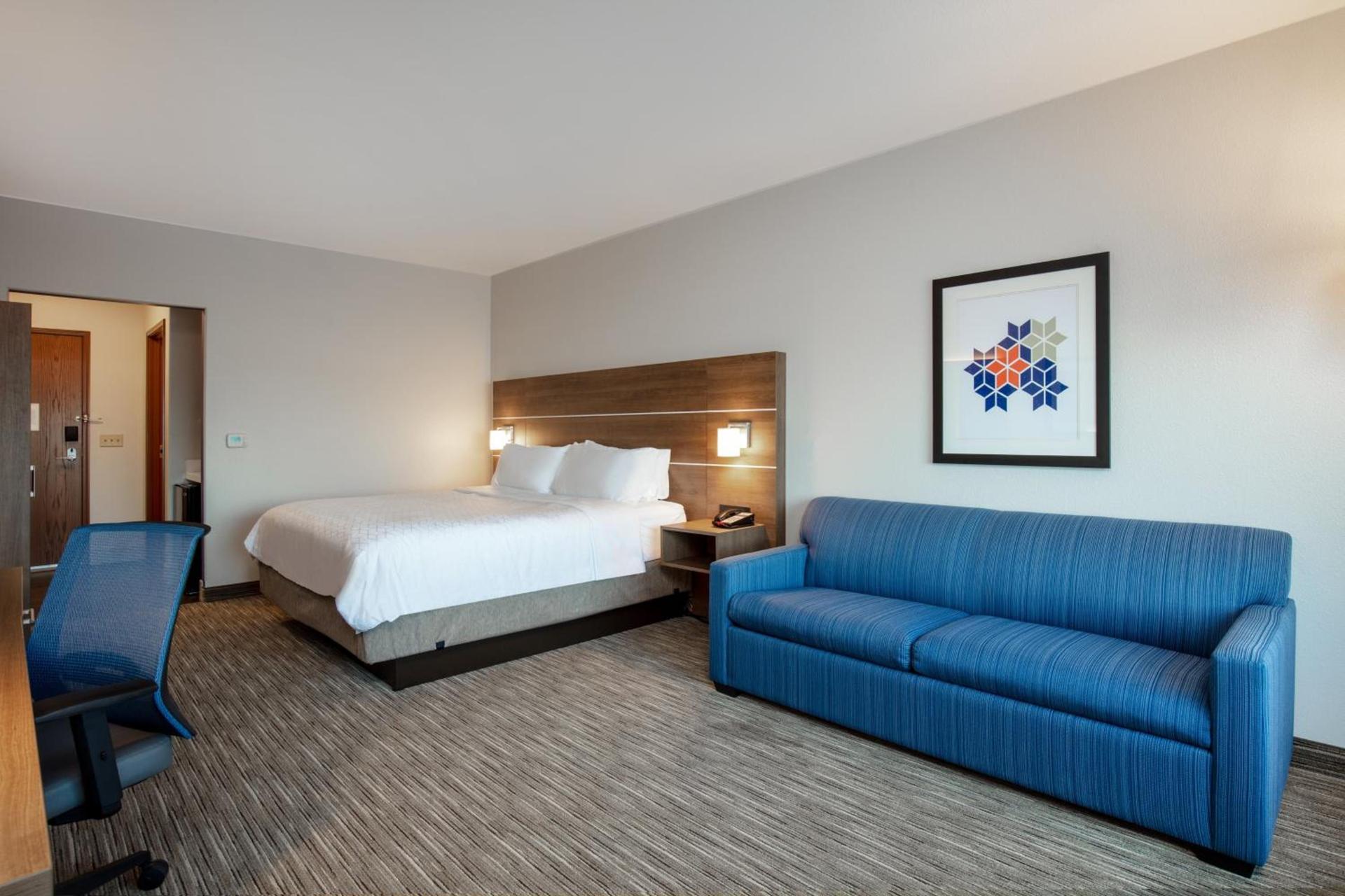 Holiday Inn Express & Suites - Beloit by IHG photo 55