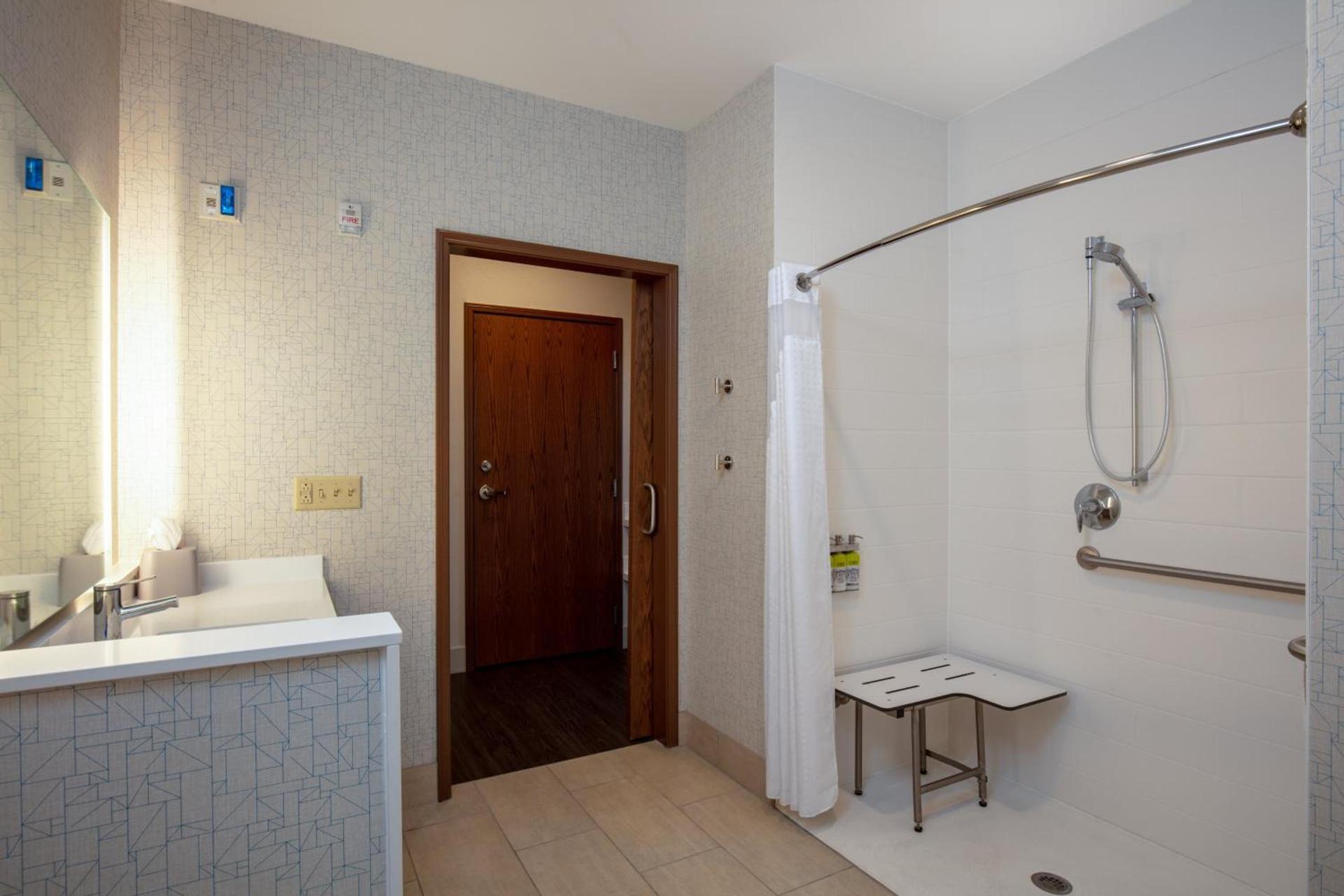 Holiday Inn Express & Suites - Beloit by IHG photo 50