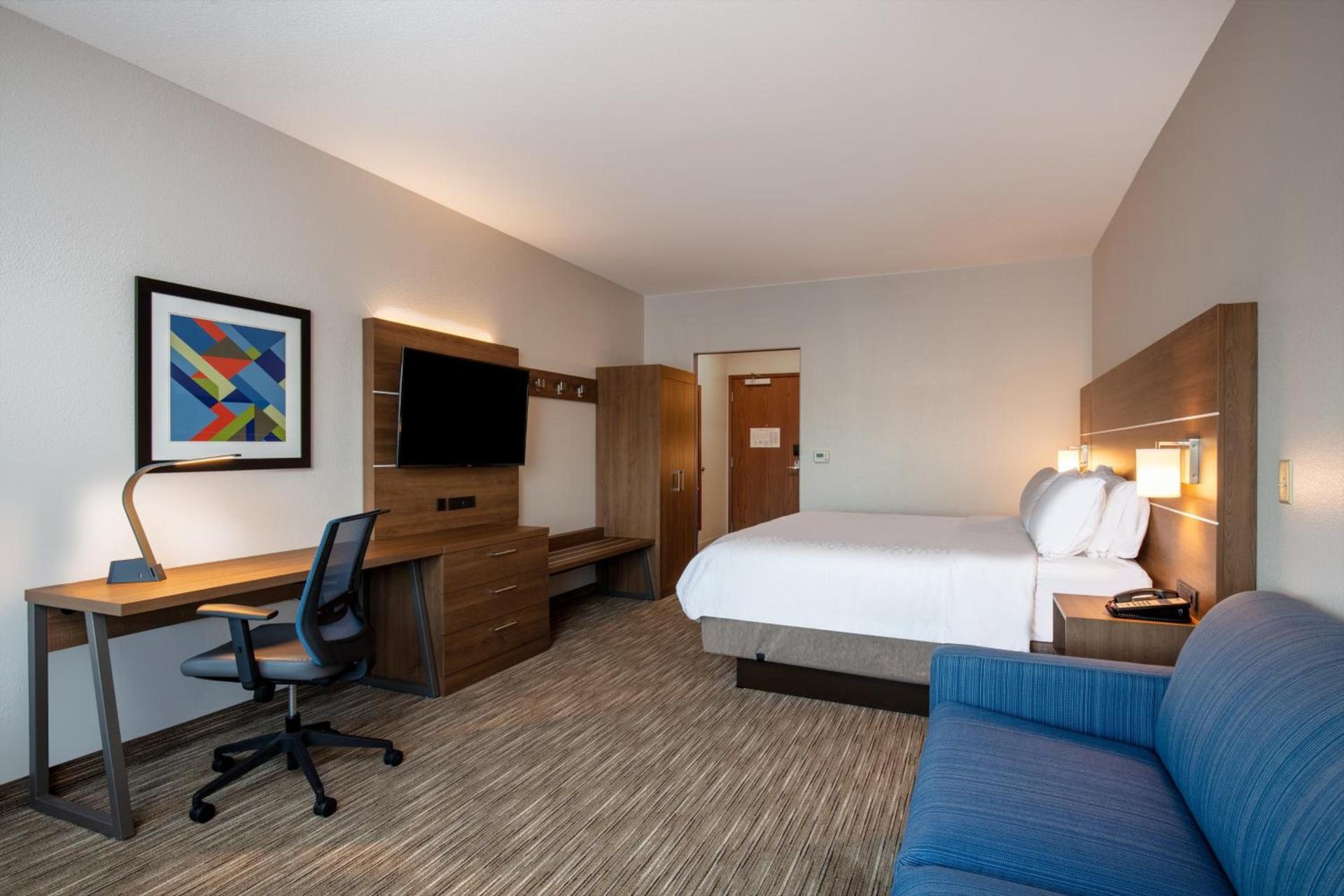 Holiday Inn Express & Suites - Beloit by IHG photo 57