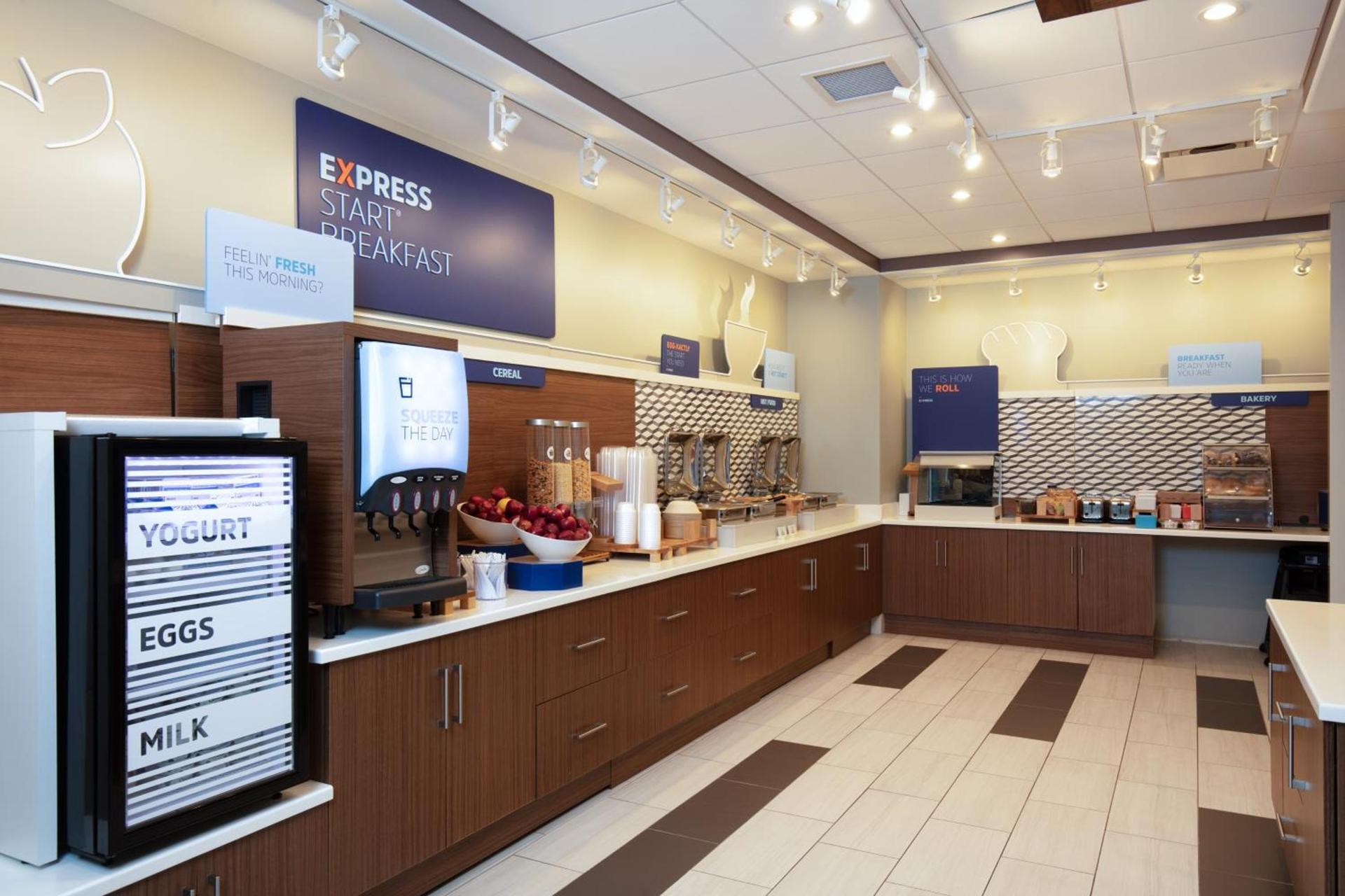 Holiday Inn Express & Suites - Beloit by IHG photo 34