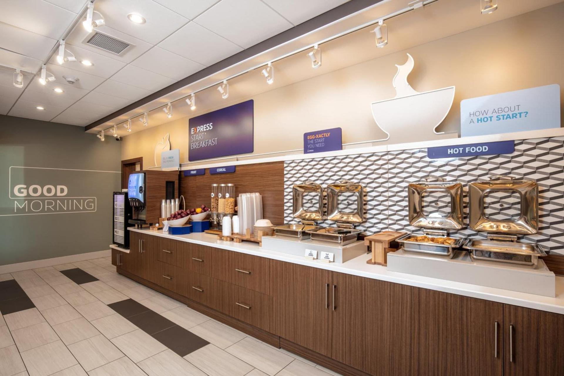 Holiday Inn Express & Suites - Beloit by IHG photo 36
