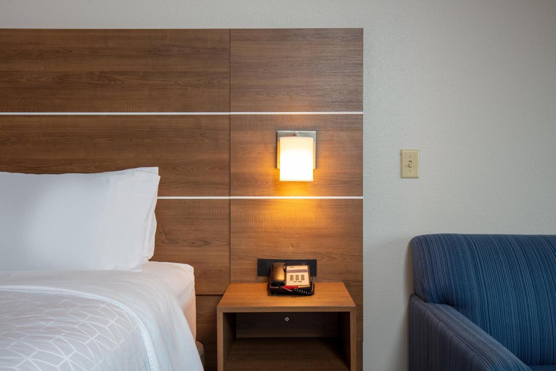 Holiday Inn Express & Suites - Beloit by IHG photo 47