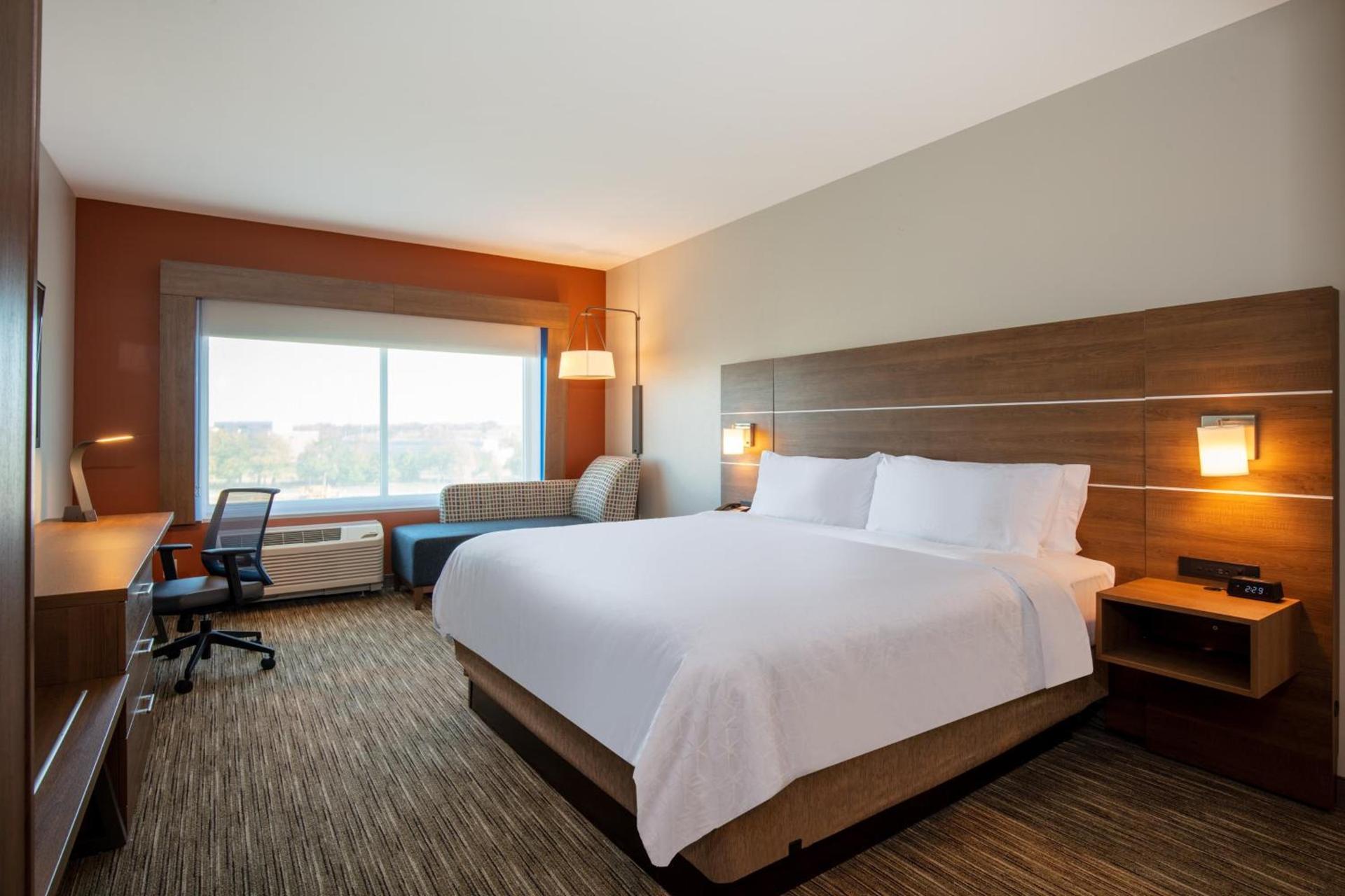 Holiday Inn Express & Suites - Beloit by IHG photo 52